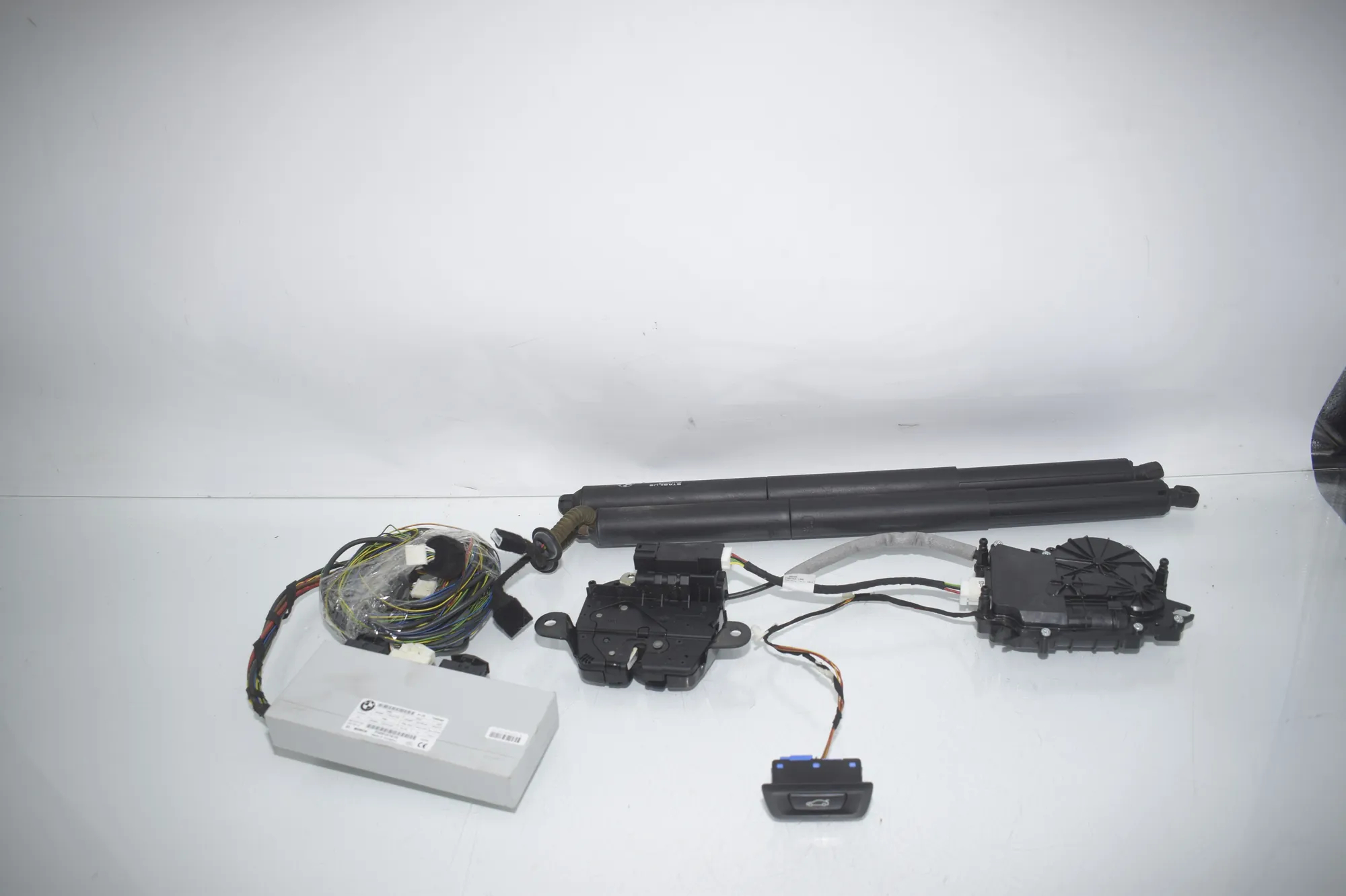 Electric Tailgate Opening Kit – OEM 7388490 · BMW 2 Active Tourer (F45) BMW 2 Active Tourer (F45) 218 i 2015 – 3