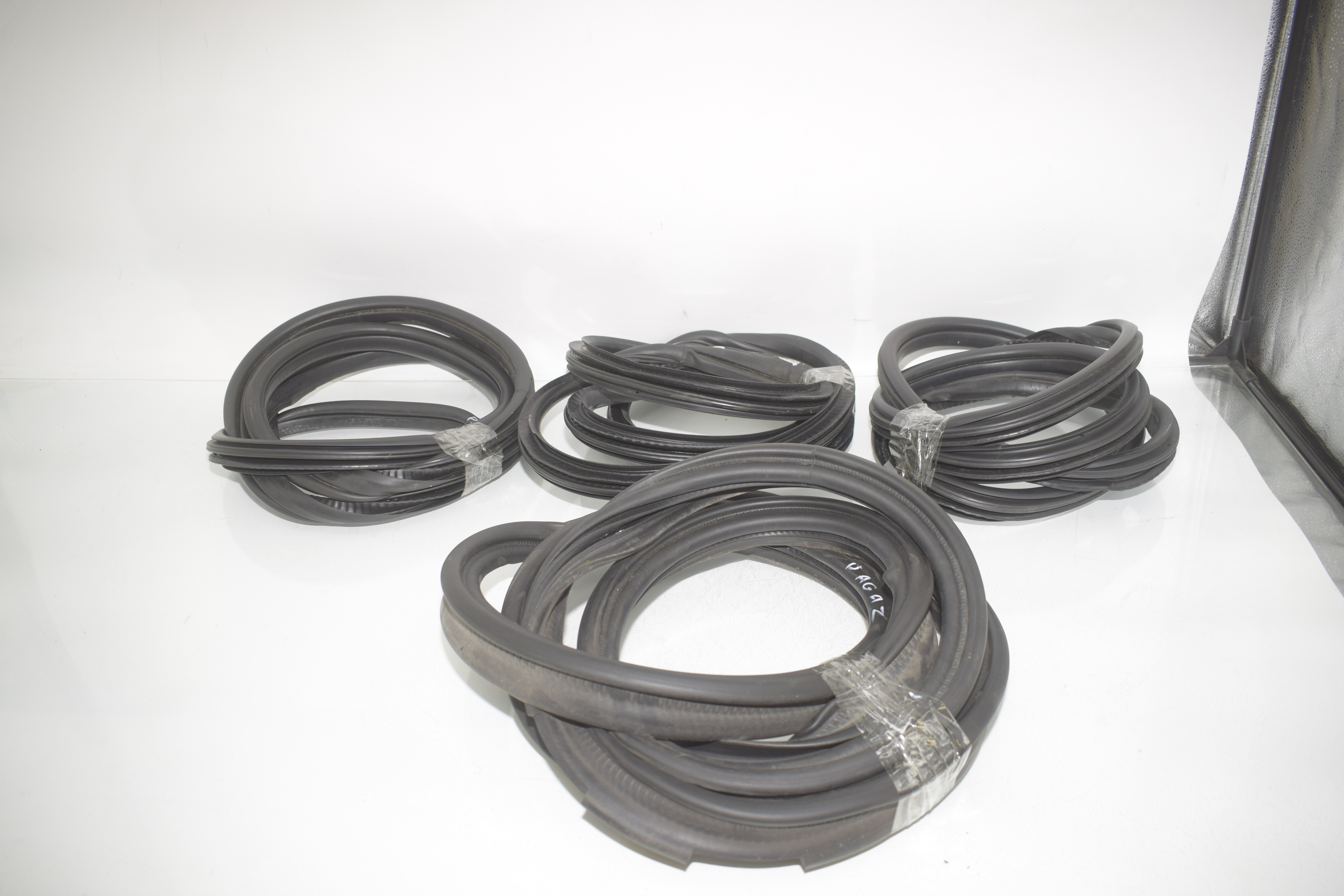 Front Left Door Seal Rubber – OEM 7420077 · BMW 2 Active Tourer (F45) BMW 2 Active Tourer (F45) 218 i 2015