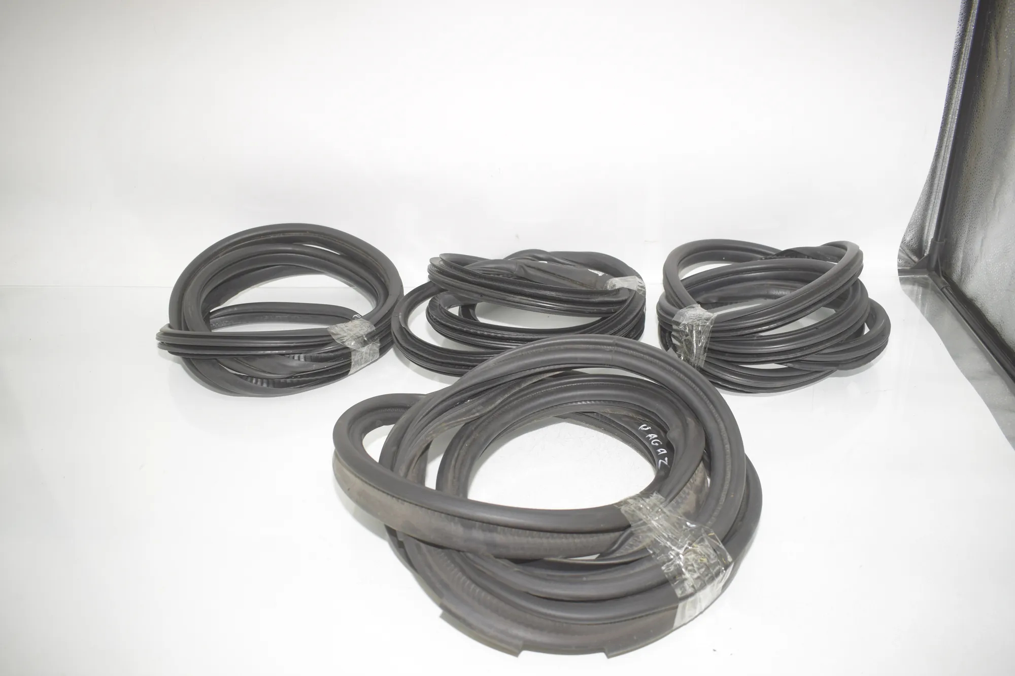 Front Left Door Seal Rubber – OEM 7420077 · BMW 2 Active Tourer (F45) BMW 2 Active Tourer (F45) 218 i 2015 – 2
