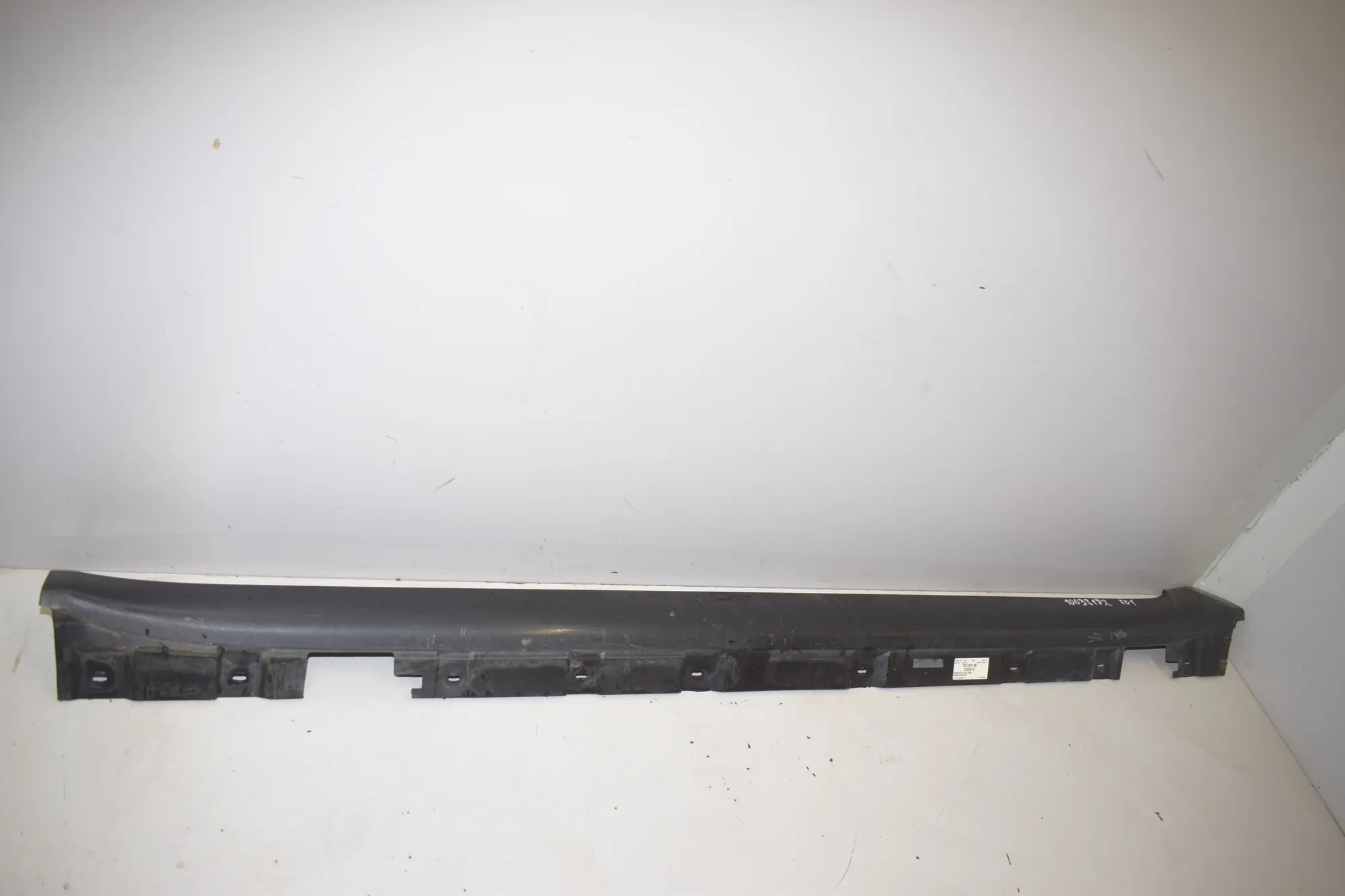 Left Side Plastic Sideskirt Cover – OEM 7225837 · BMW 7 (F01, F02) BMW 7 (F01, F02) 750 i 2010 – 2