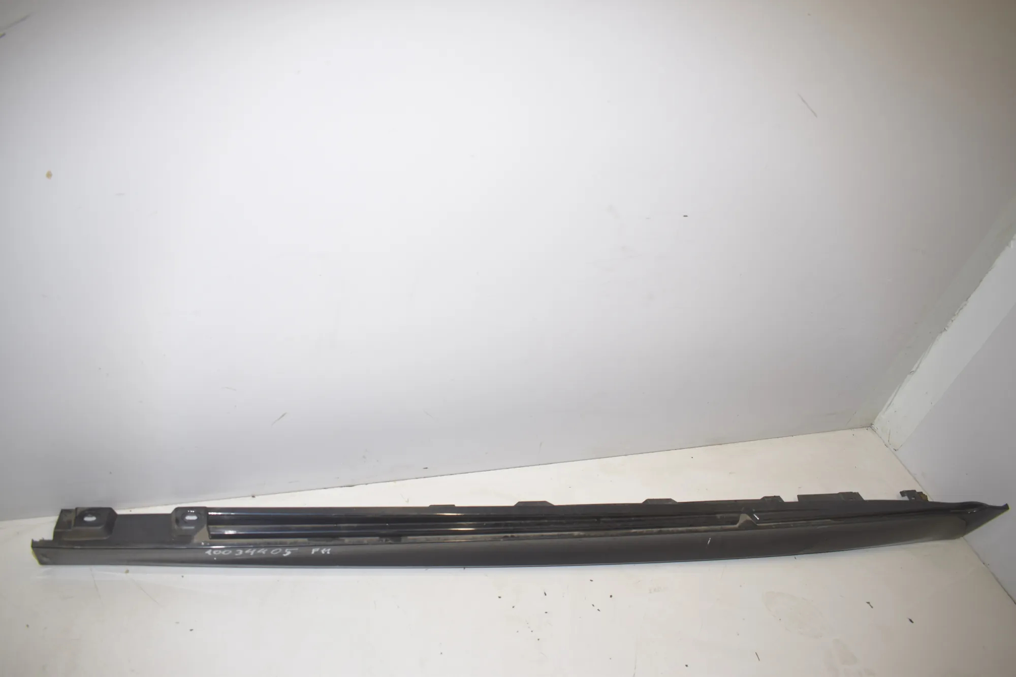 Left Side Sideskirt – OEM 8048685 · BMW 5 Touring (F11) BMW 5 Touring (F11) 530 d xDrive 2011 – 3