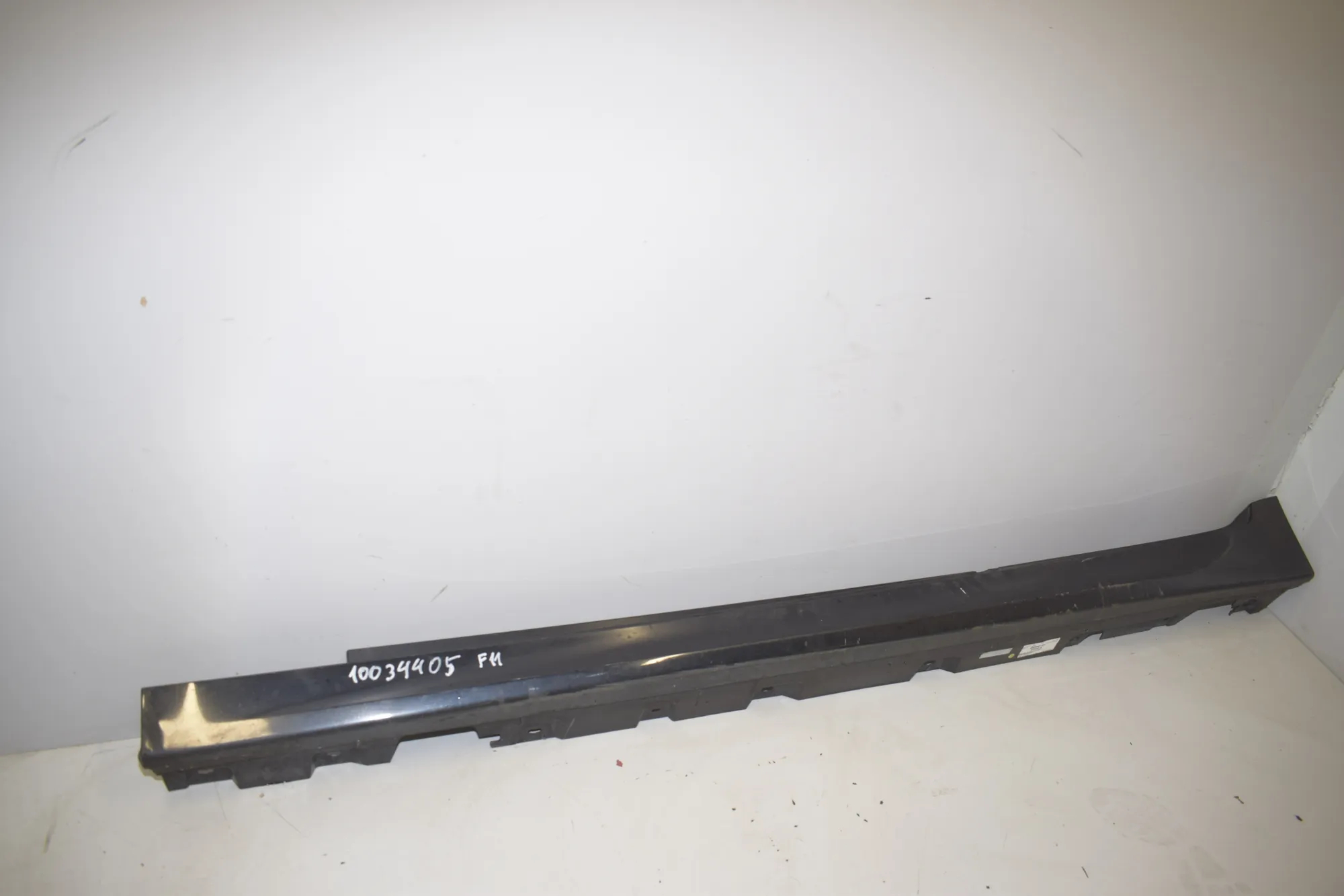 Left Side Sideskirt – OEM 8048685 · BMW 5 Touring (F11) BMW 5 Touring (F11) 530 d xDrive 2011 – 2