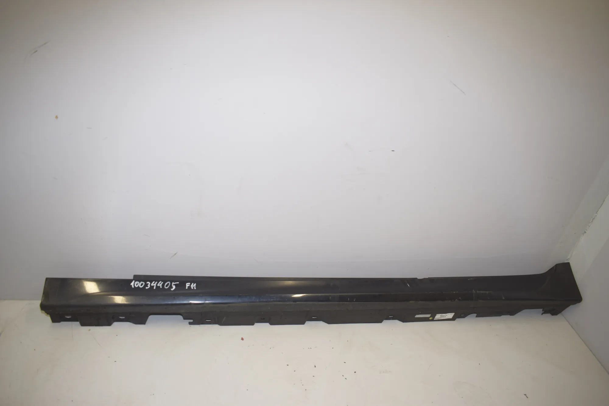 Left Side Sideskirt – OEM 8048685 · BMW 5 Touring (F11) BMW 5 Touring (F11) 530 d xDrive 2011