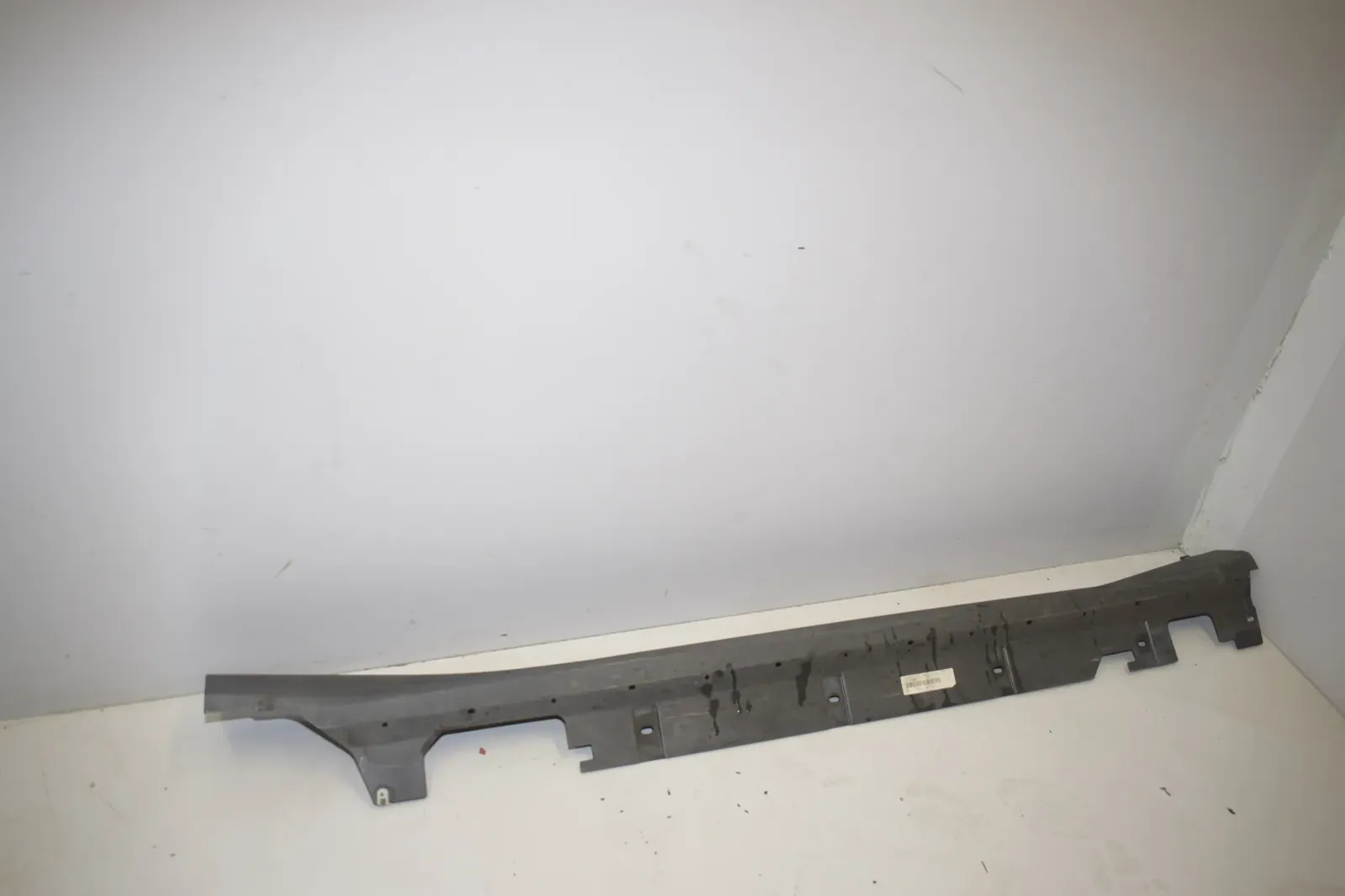 Right Side Plastic Sideskirt Cover – OEM 7332328 · BMW X1 (F48) BMW X1 (F48) sDrive 18 i 2018 – 3