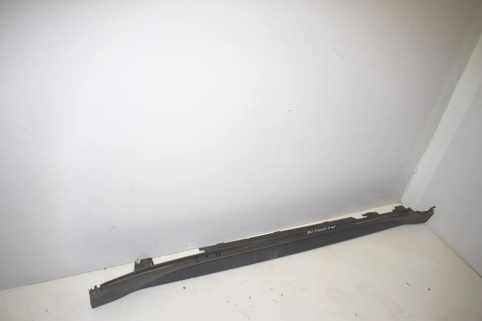 Right Side Plastic Sideskirt Cover – OEM 7332328 · BMW X1 (F48) BMW X1 (F48) sDrive 18 i 2018 – 4