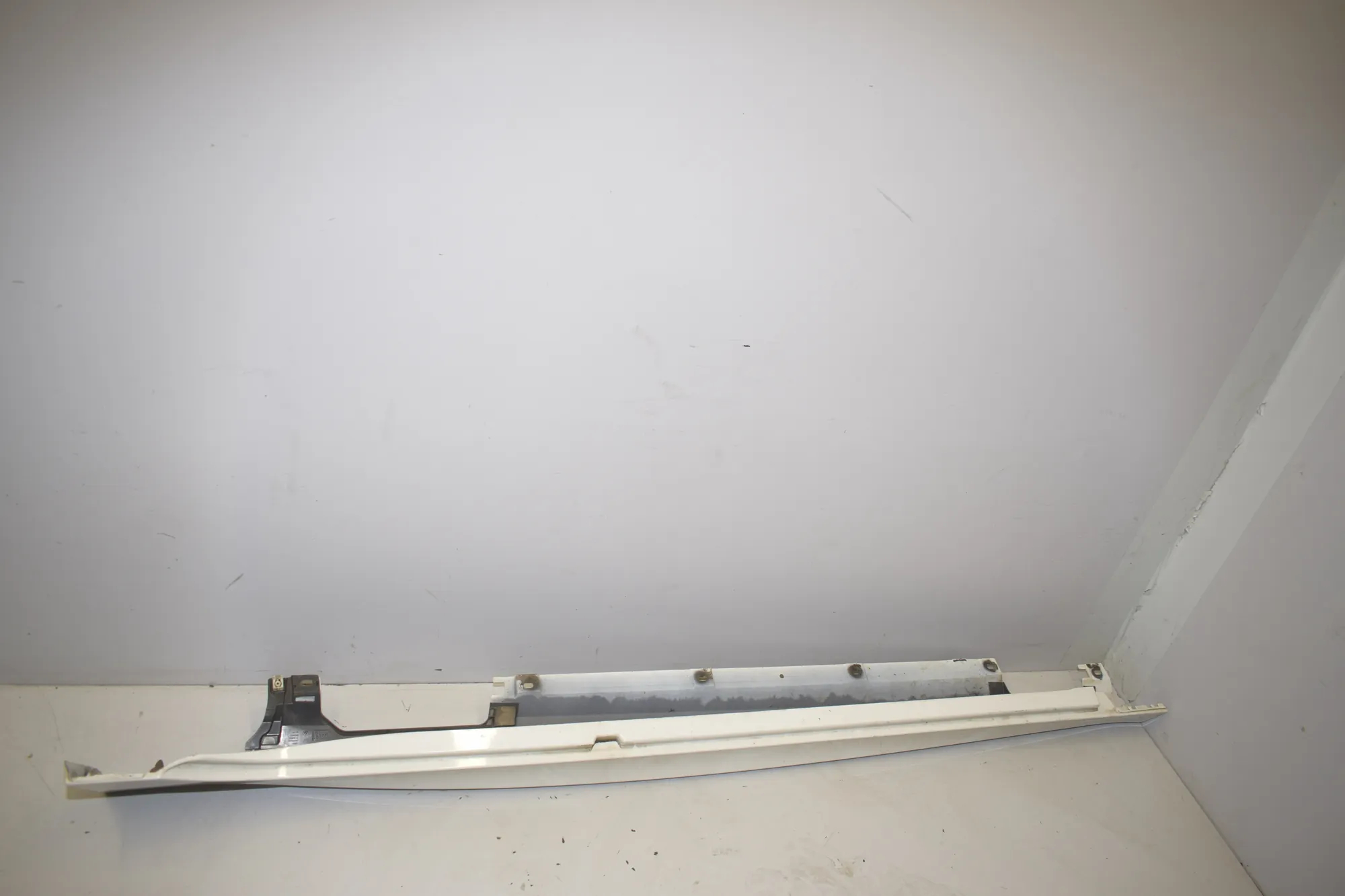 Right Side Plastic Sideskirt Cover – OEM 8057914 · BMW 2 Active Tourer (F45) BMW 2 Active Tourer (F45) 225 xe 2019 – 3