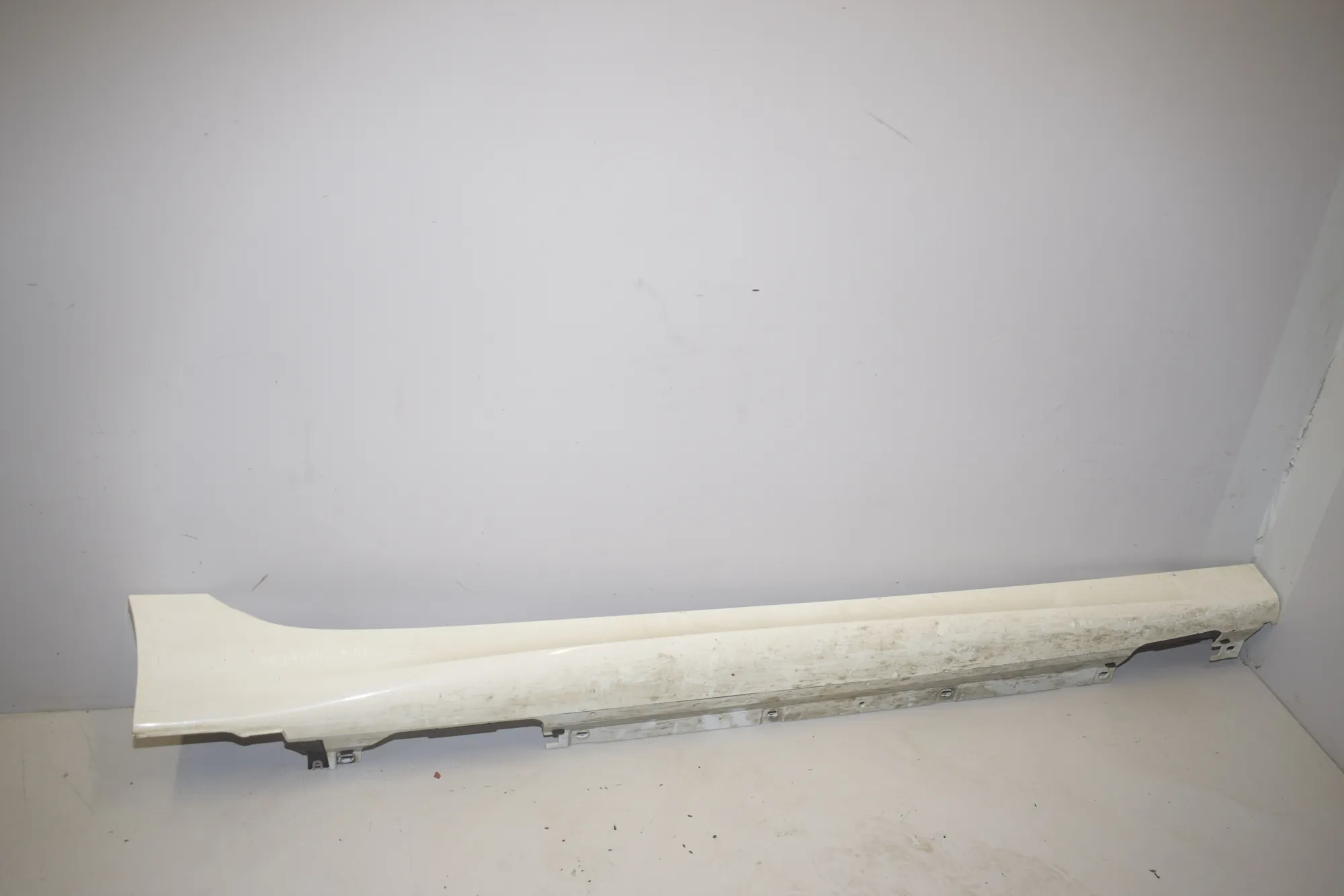 Right Side Plastic Sideskirt Cover – OEM 8057914 · BMW 2 Active Tourer (F45) BMW 2 Active Tourer (F45) 225 xe 2019