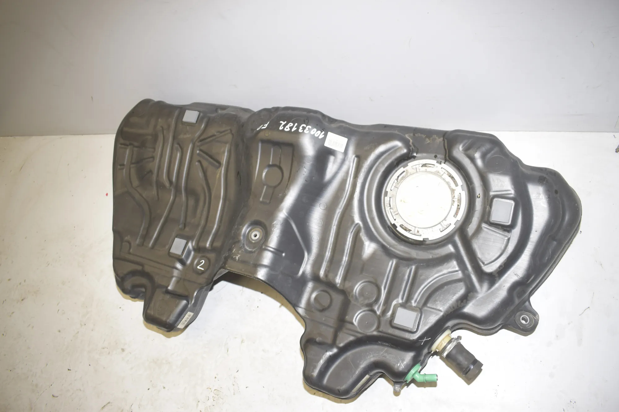 Fuel Tank – OEM 7267498 · BMW 7 (F01, F02) BMW 7 (F01, F02) 750 i 2010 – 4