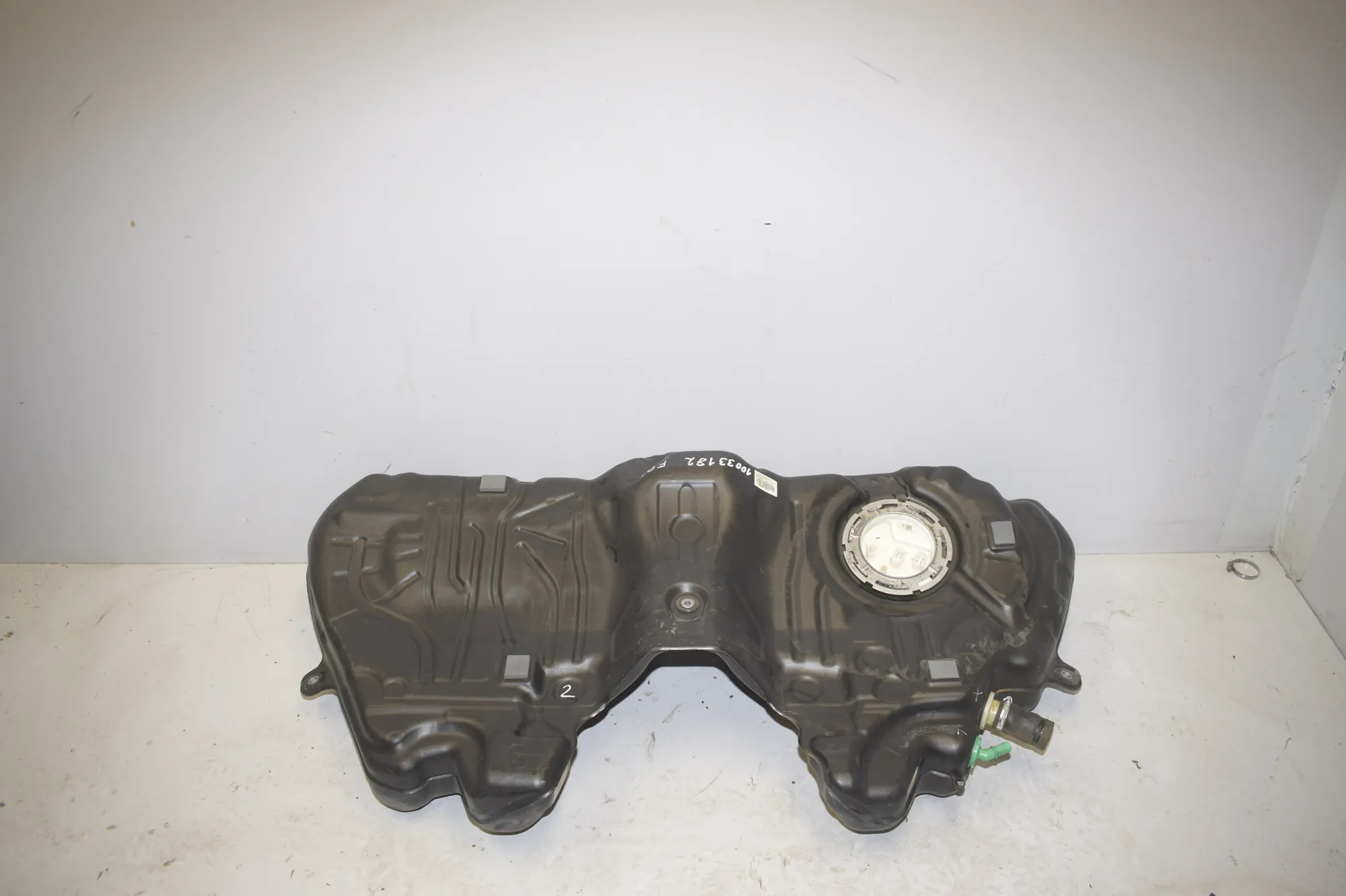 Fuel Tank – OEM 7267498 · BMW 7 (F01, F02) BMW 7 (F01, F02) 750 i 2010