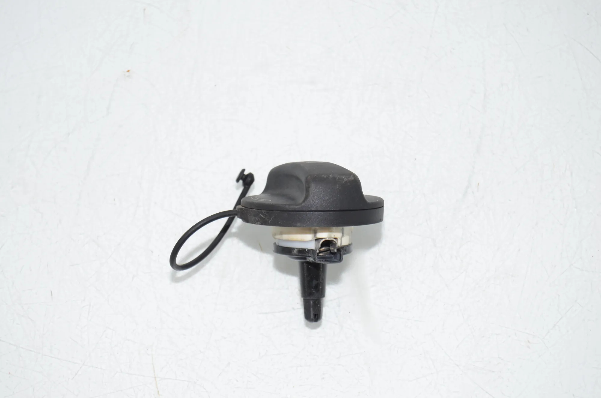 Fuel Tank Cap – OEM 7483446 · BMW 2 Active Tourer (F45) BMW 2 Active Tourer (F45) 225 xe 2019 – 2
