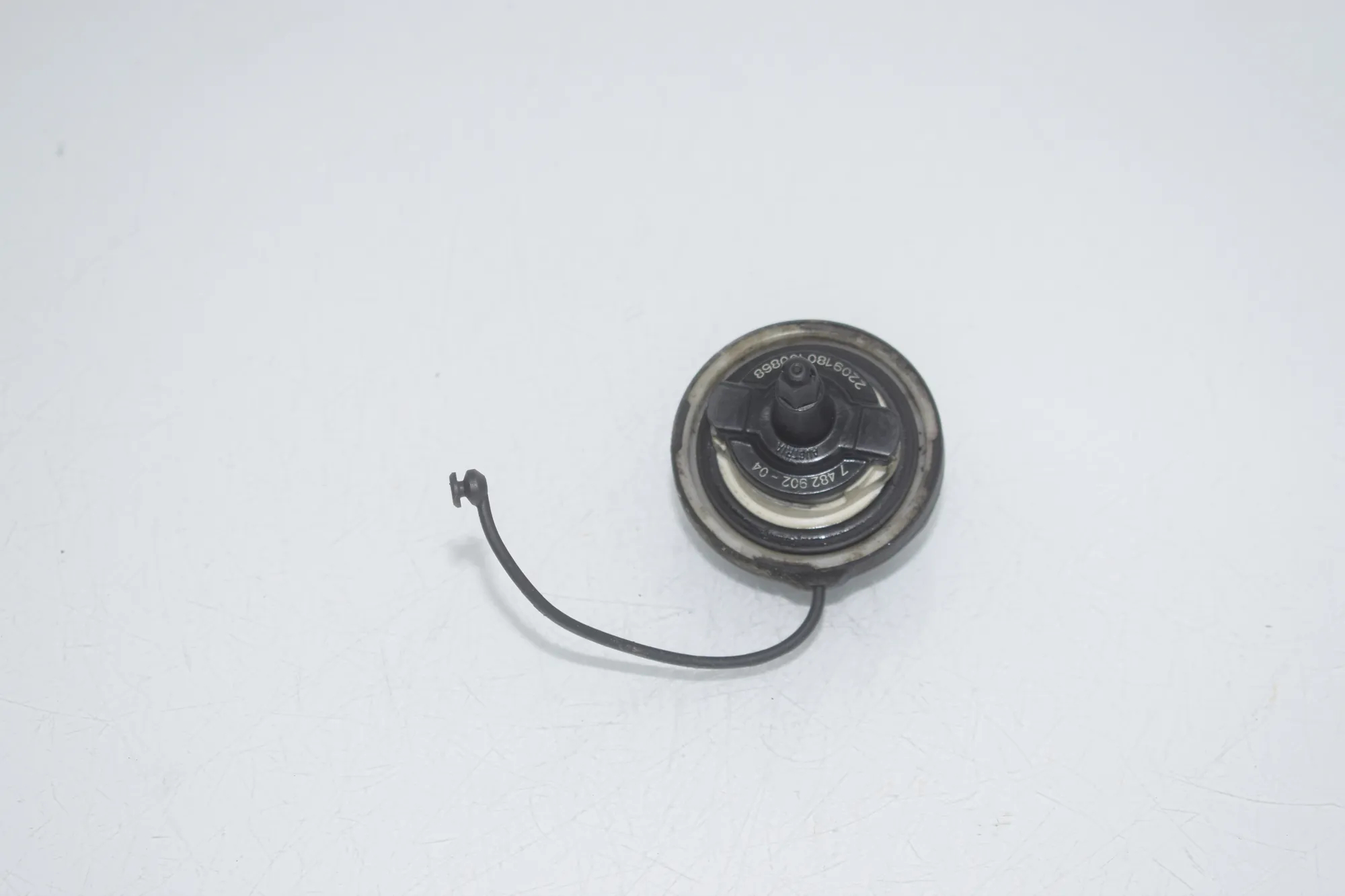 Fuel Tank Cap – OEM 7482902 · BMW X1 (F48) BMW X1 (F48) sDrive 18 i 2018 – 3