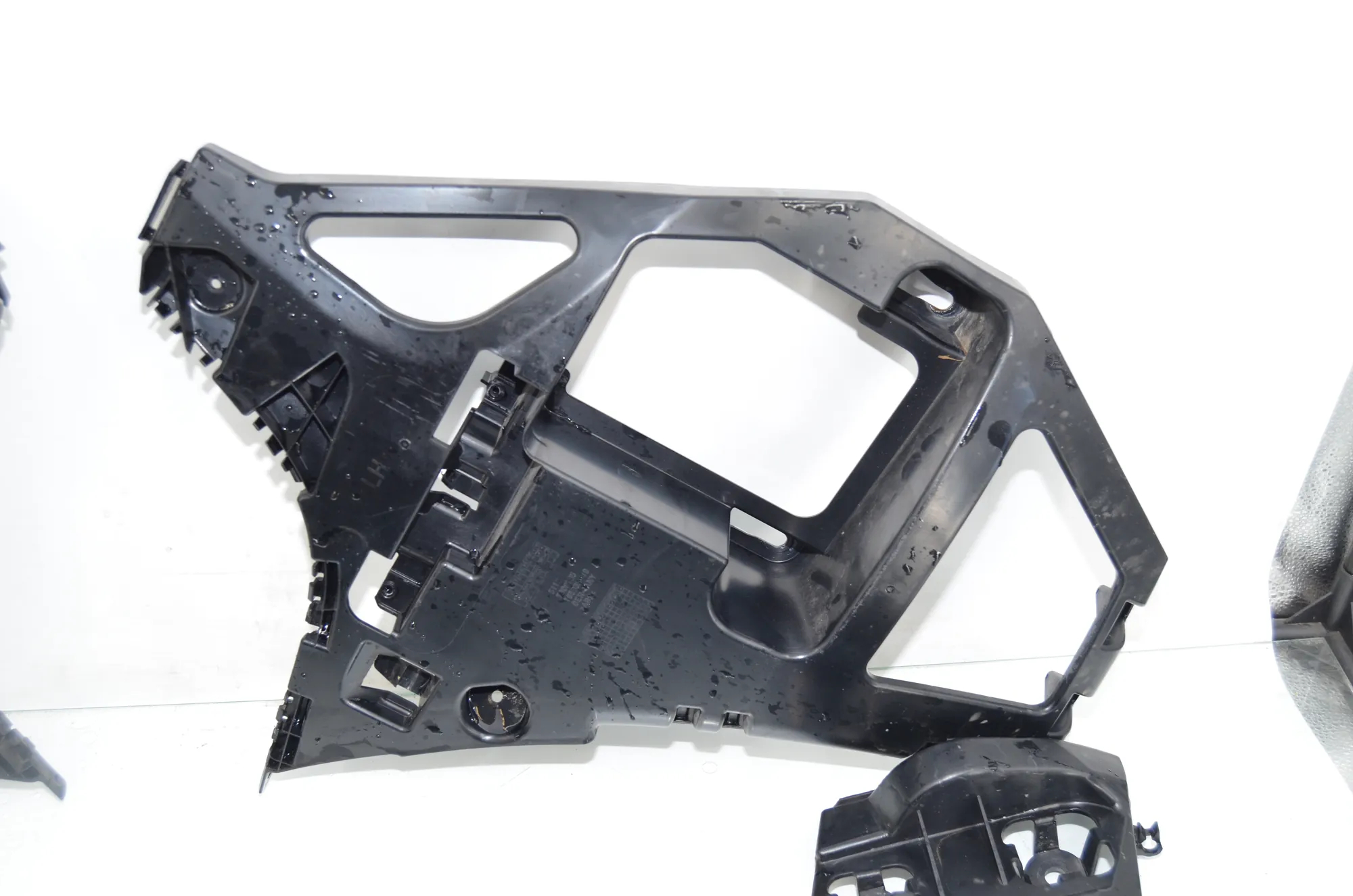 Rear Right Bumper Bracket – OEM 7376925 · BMW 2 Active Tourer (F45) BMW 2 Active Tourer (F45) 218 i 2015 – 3