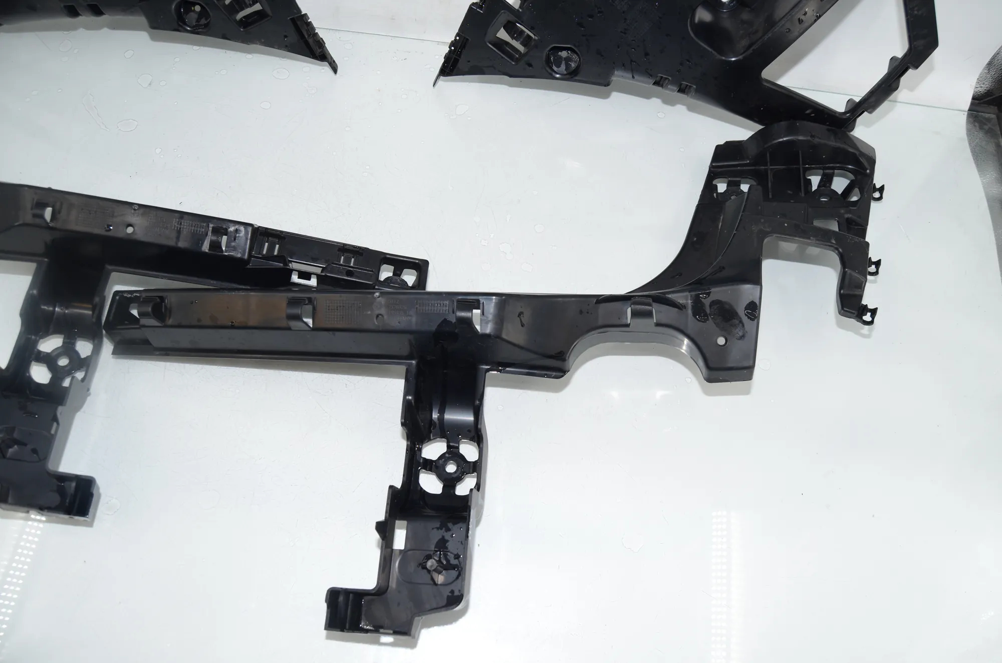 Rear Right Bumper Bracket – OEM 7376925 · BMW 2 Active Tourer (F45) BMW 2 Active Tourer (F45) 218 i 2015 – 5