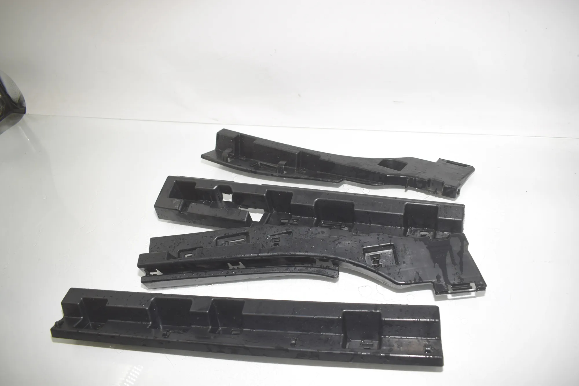 Sideskirt Bracket – OEM 7301944 · BMW 2 Active Tourer (F45) BMW 2 Active Tourer (F45) 218 i 2015 – 2