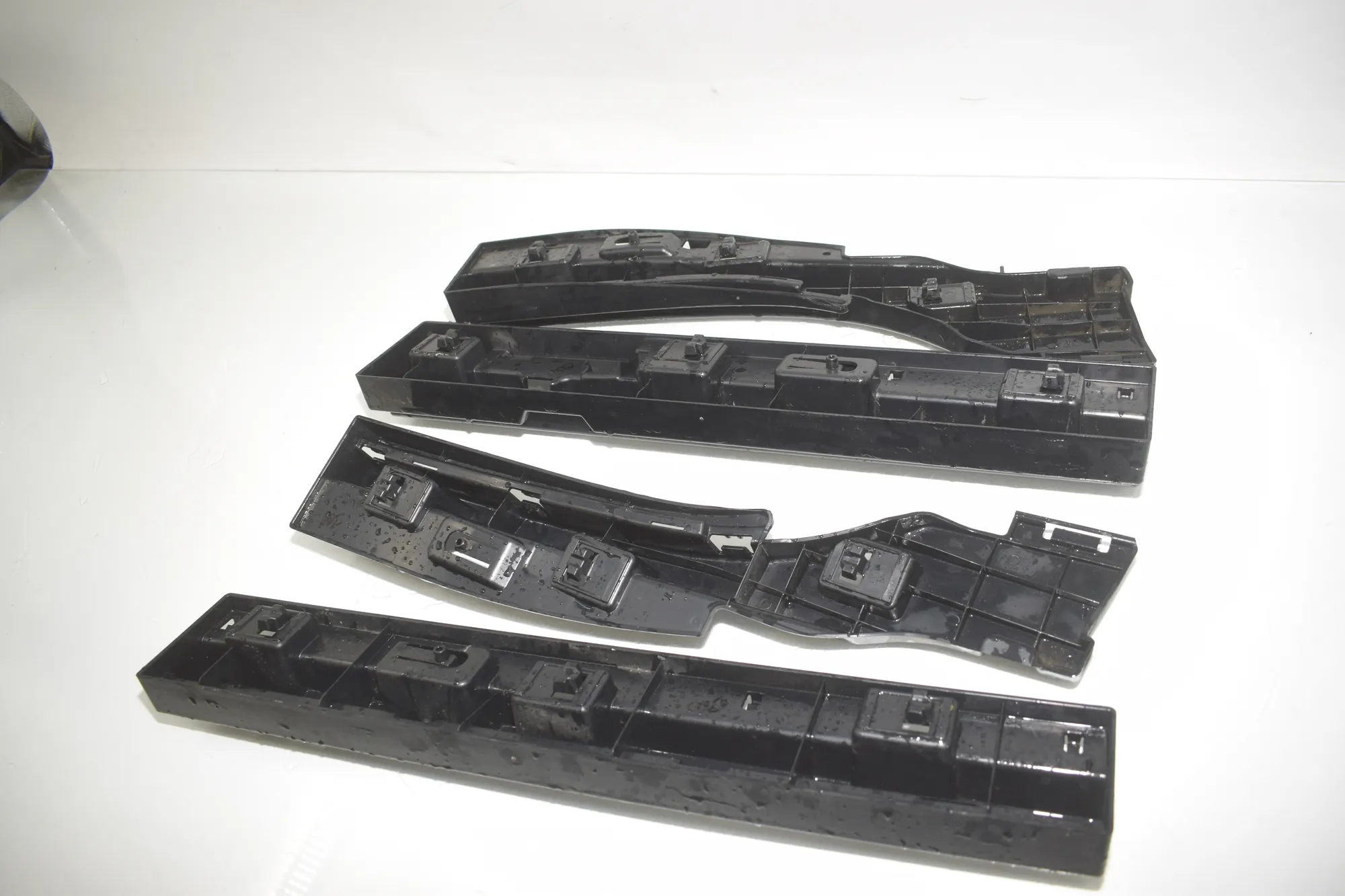 Sideskirt Bracket – OEM 7301944 · BMW 2 Active Tourer (F45) BMW 2 Active Tourer (F45) 218 i 2015 – 4