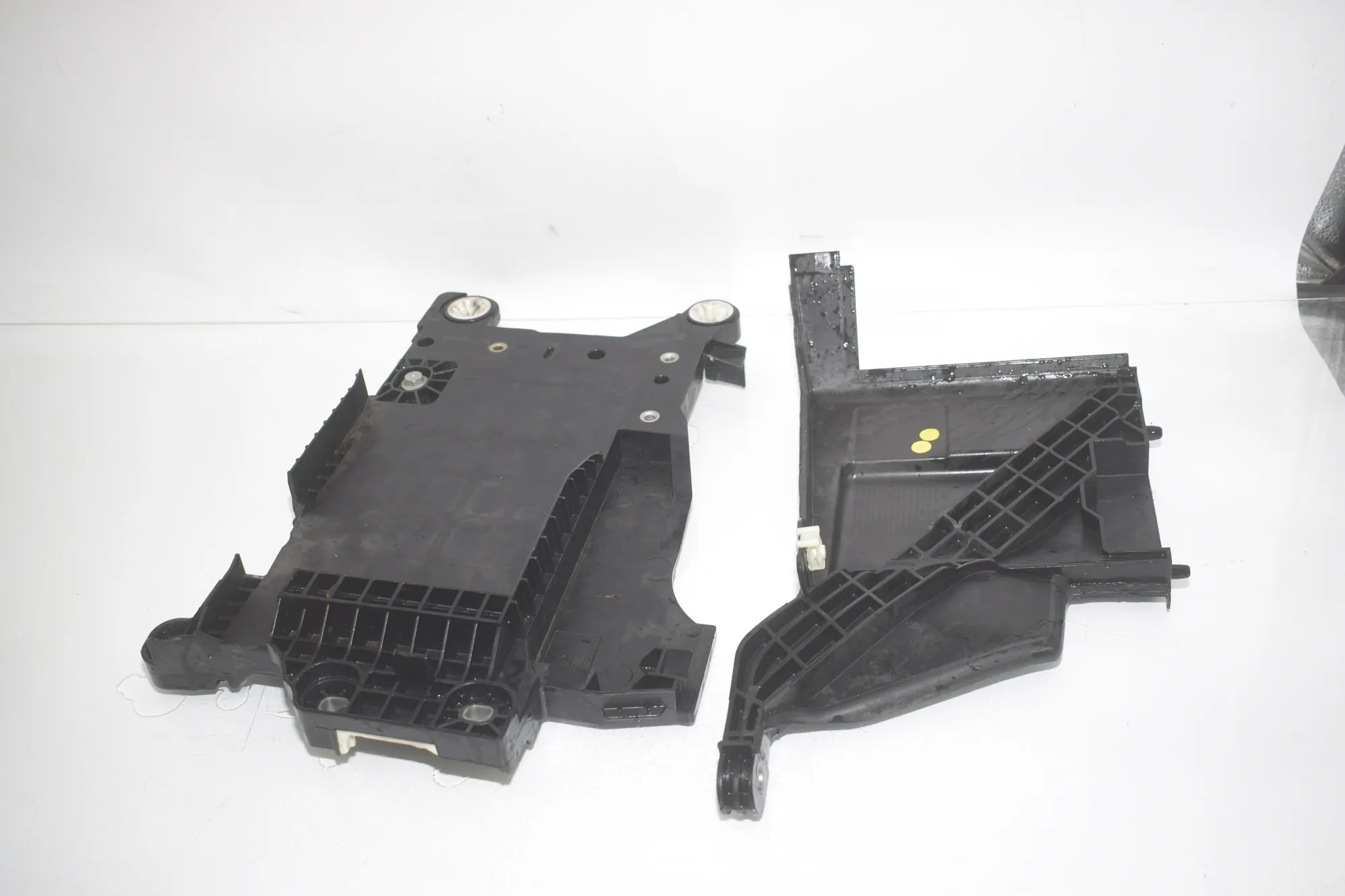 Battery Holder Tray – OEM 7641798 · BMW 2 Active Tourer (F45) BMW 2 Active Tourer (F45) 218 i 2015 – 2