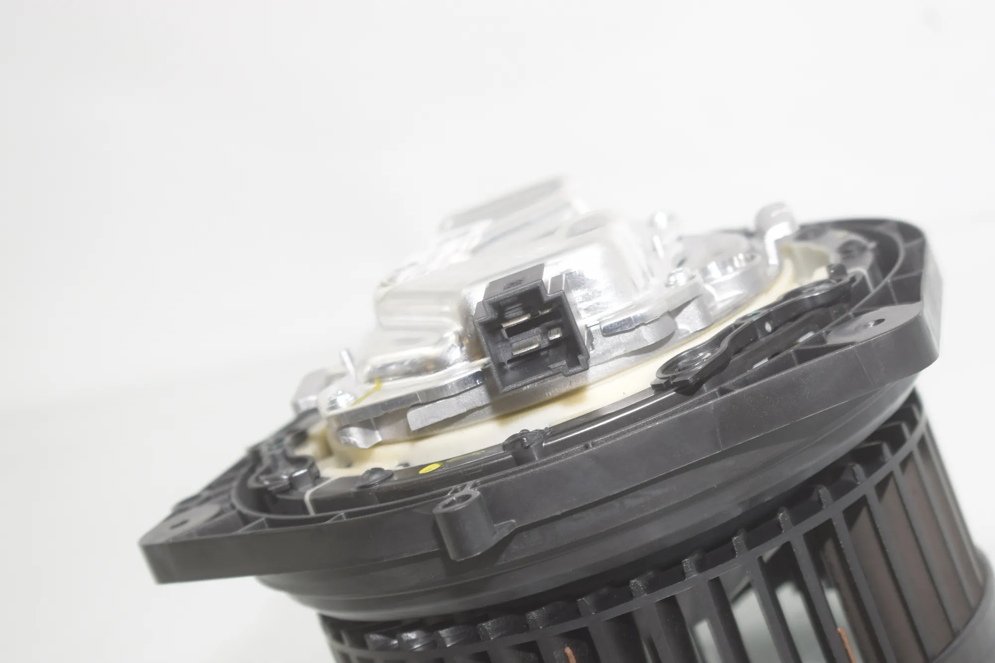 Heater Blower Fan – OEM T67183B · BMW 3 Touring (G21) BMW 3 Touring (G21) 320 d Mild-Hybrid 2023 – 5