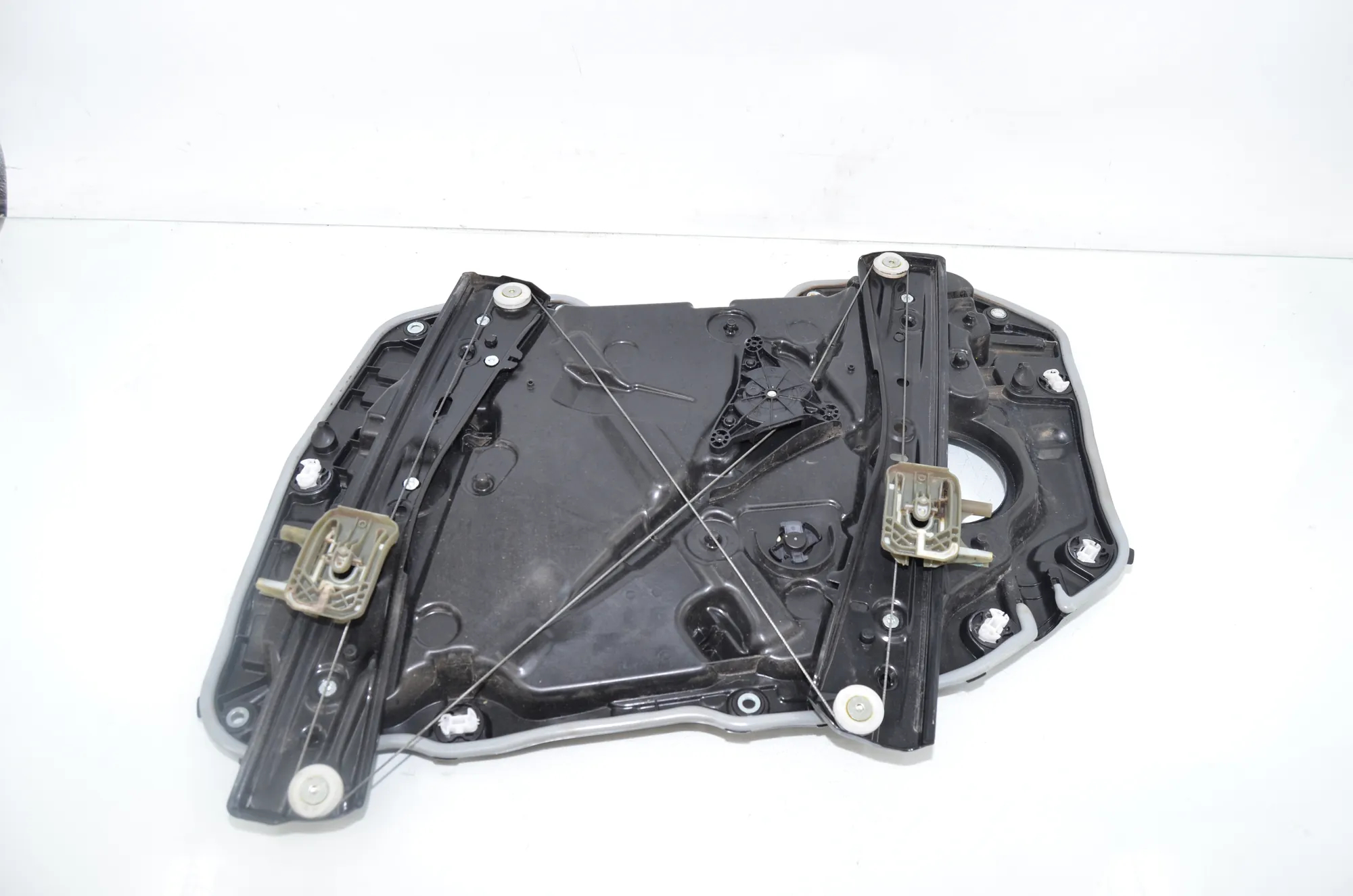Front Left Door Window Regulator – OEM 7432231 · BMW 3 Touring (G21) BMW 3 Touring (G21) 320 d Mild-Hybrid 2023 – 3