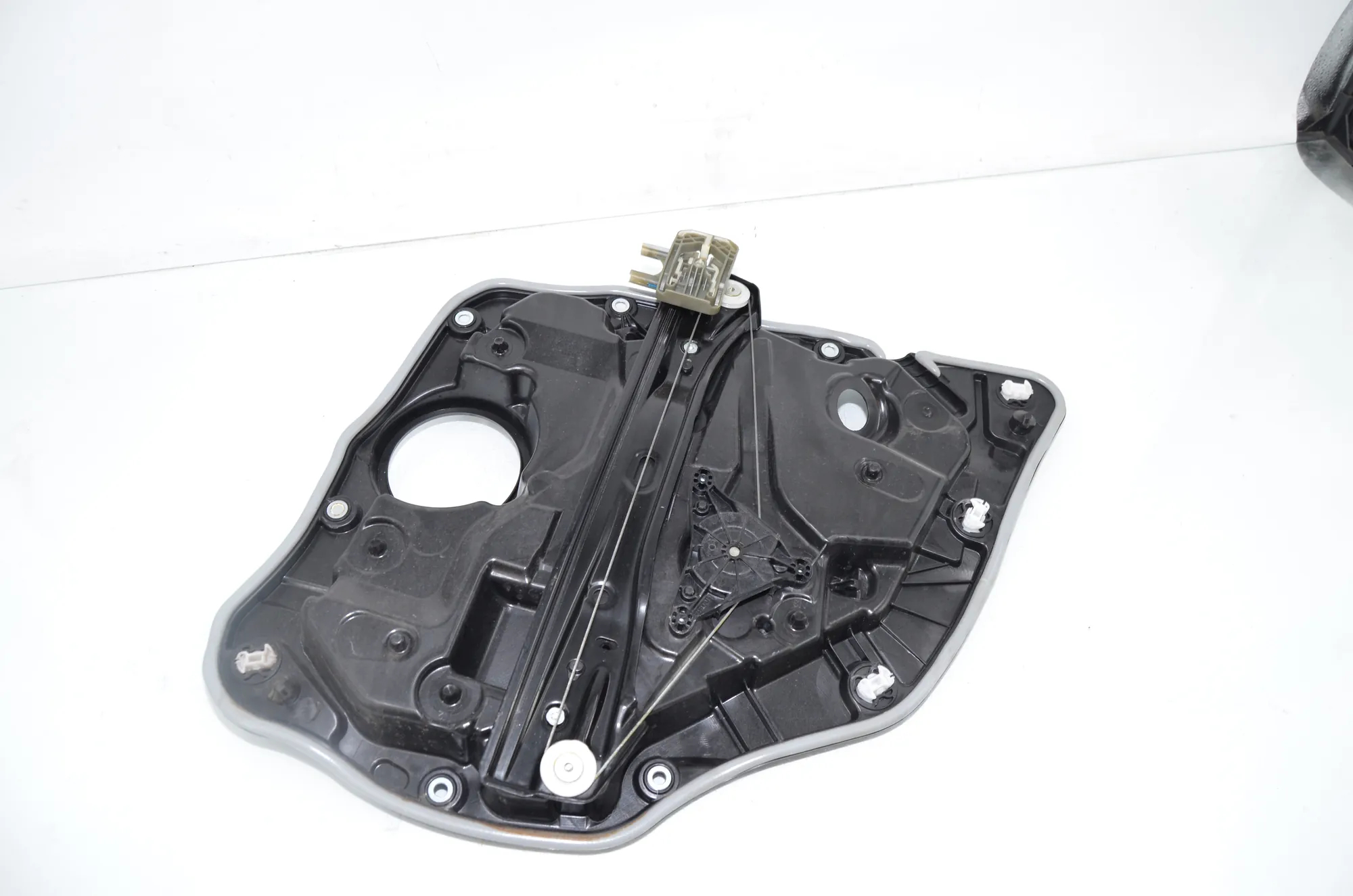 Rear Left Door Window Regulator – OEM 7432235 · BMW 3 Touring (G21) BMW 3 Touring (G21) 320 d Mild-Hybrid 2023 – 3