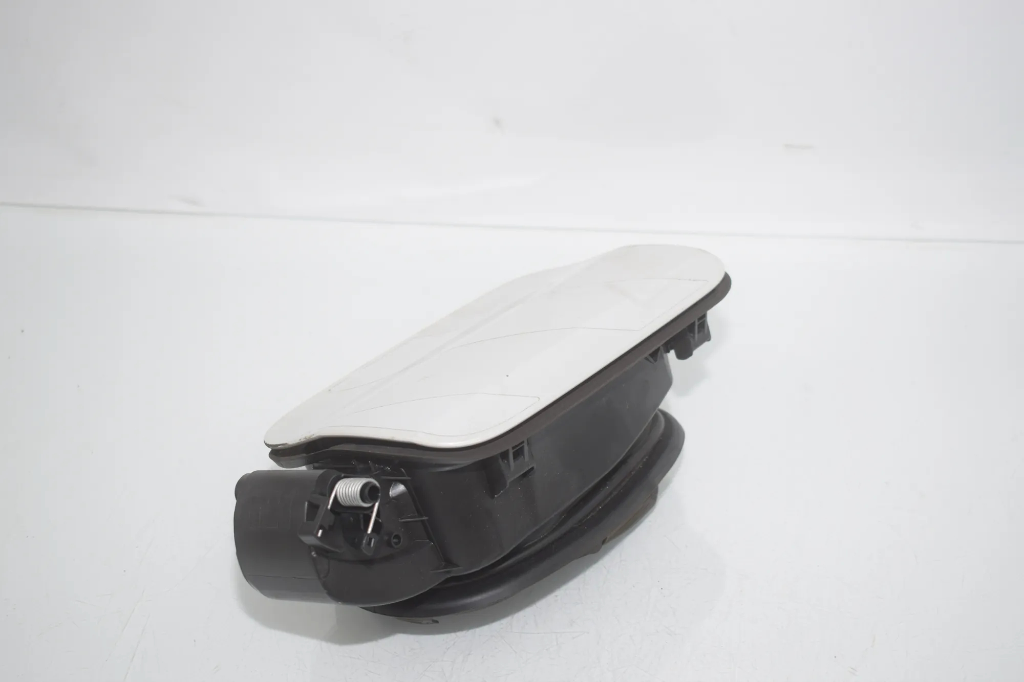 Fuel Tank Flap Cap – OEM 142904-10 · BMW 3 Touring (G21) BMW 3 Touring (G21) 320 d Mild-Hybrid 2023