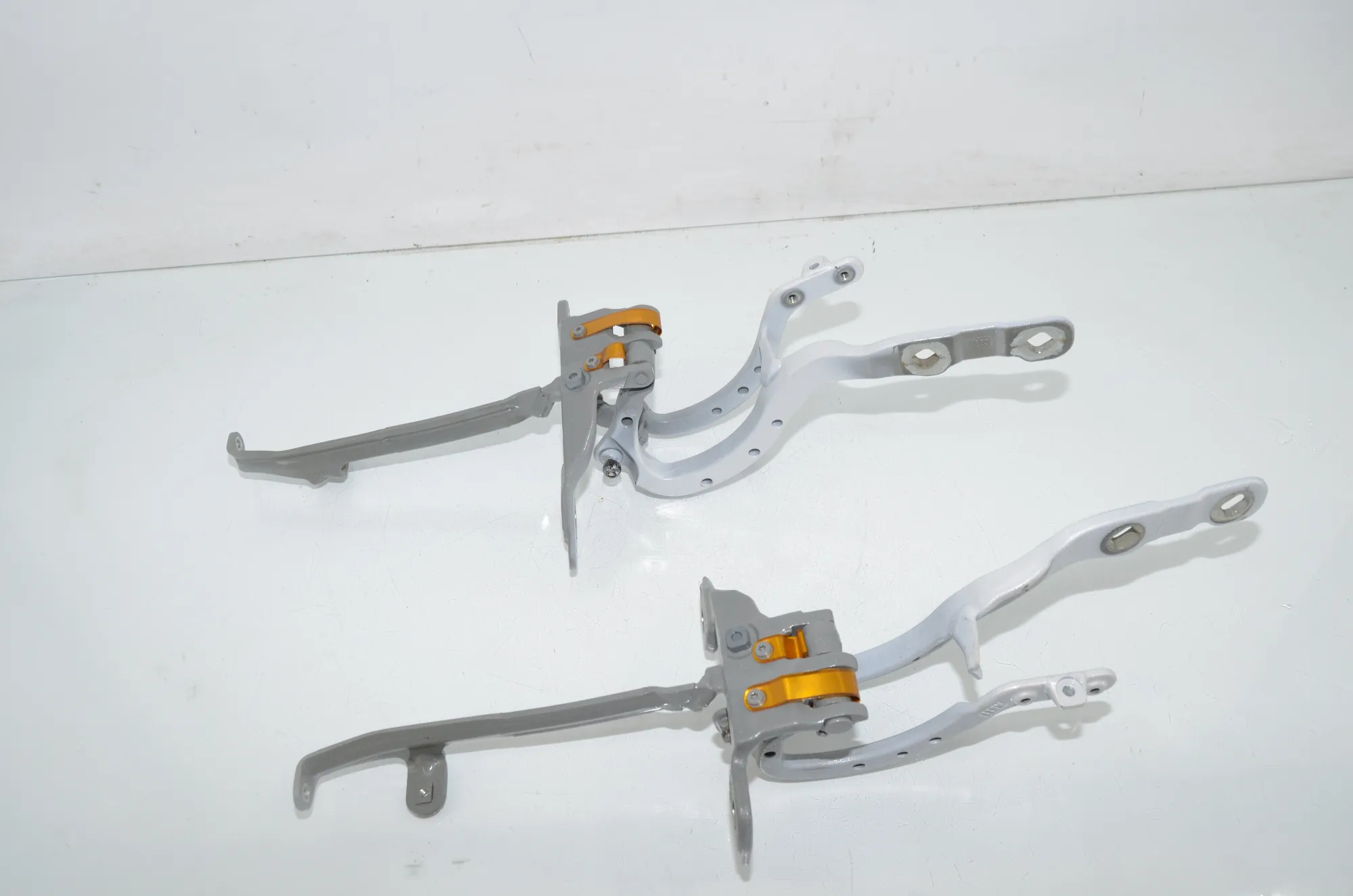 Left Side Bootlid Hinge – OEM 8492961 · BMW 3 Touring (G21) BMW 3 Touring (G21) 320 d Mild-Hybrid 2023 – 4