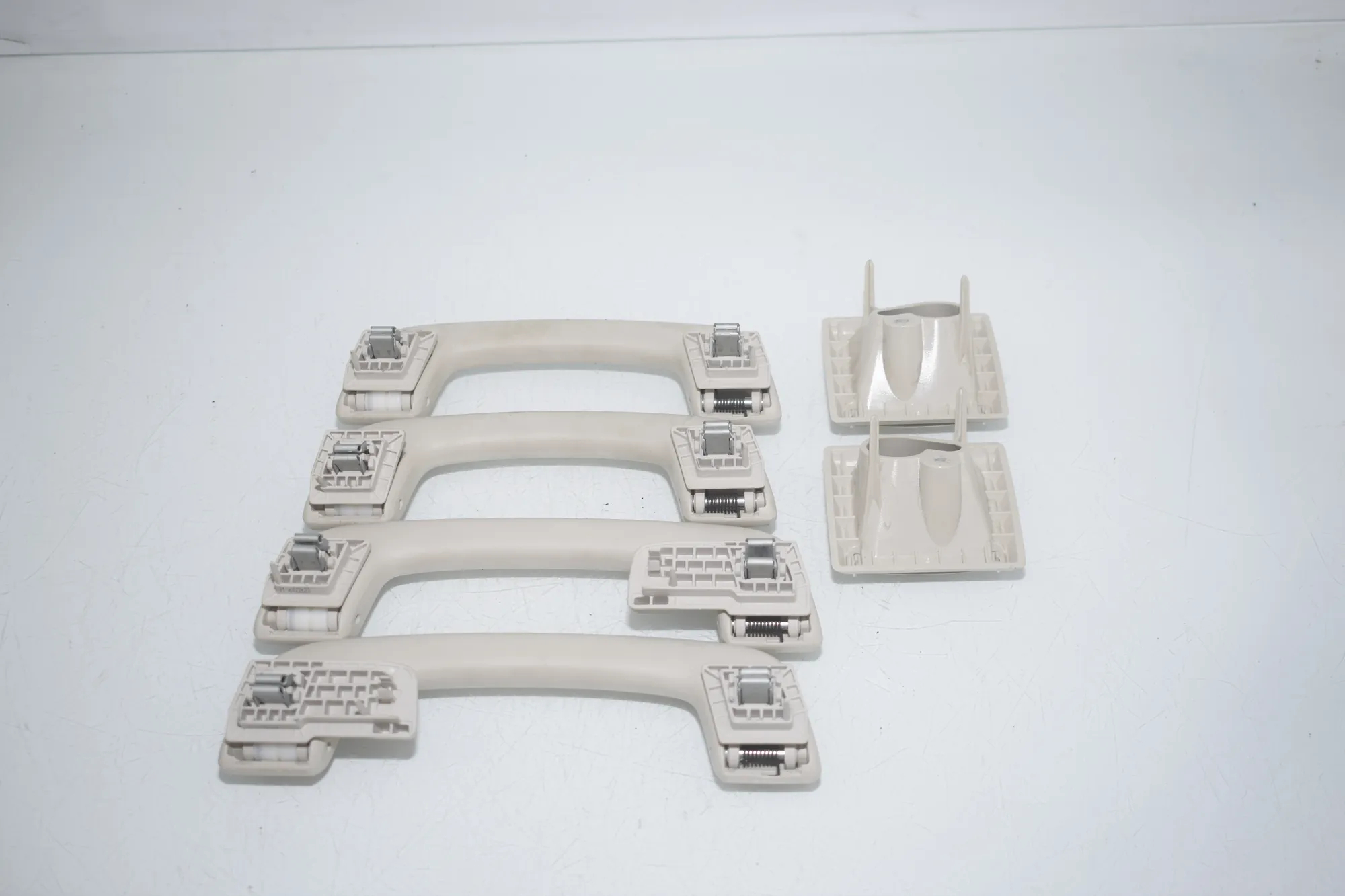 Interior Roof Handle Set – OEM 7475742 · BMW 3 Touring (G21) BMW 3 Touring (G21) 320 d Mild-Hybrid 2023 – 4