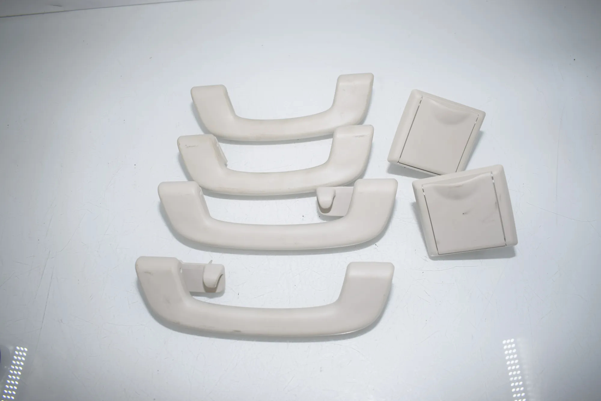 Interior Roof Handle Set – OEM 7475742 · BMW 3 Touring (G21) BMW 3 Touring (G21) 320 d Mild-Hybrid 2023 – 2
