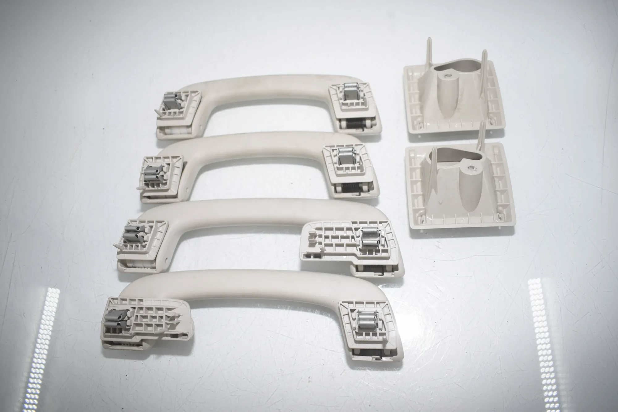 Interior Roof Handle Set – OEM 7475742 · BMW 3 Touring (G21) BMW 3 Touring (G21) 320 d Mild-Hybrid 2023 – 5