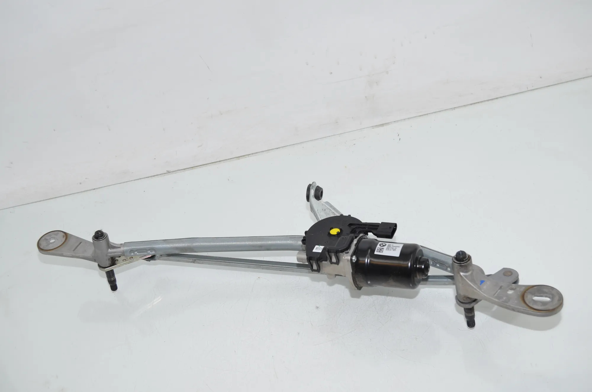 Front Windshield Wiper Mechanism – OEM 7427901 · BMW 3 Touring (G21) BMW 3 Touring (G21) 320 d Mild-Hybrid 2023 – 4