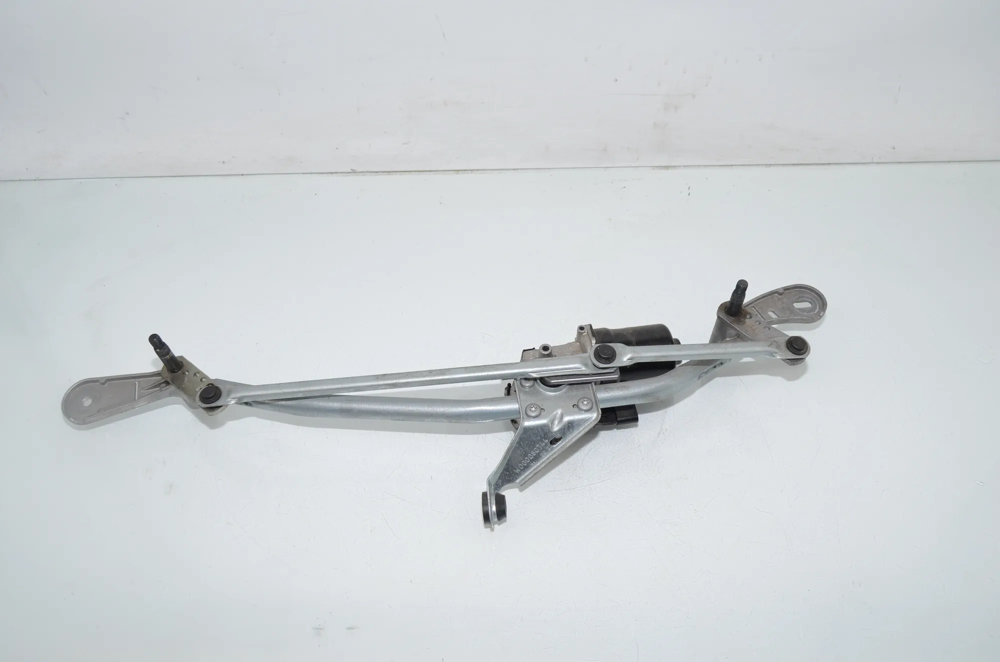 Front Windshield Wiper Mechanism – OEM 7427901 · BMW 3 Touring (G21) BMW 3 Touring (G21) 320 d Mild-Hybrid 2023