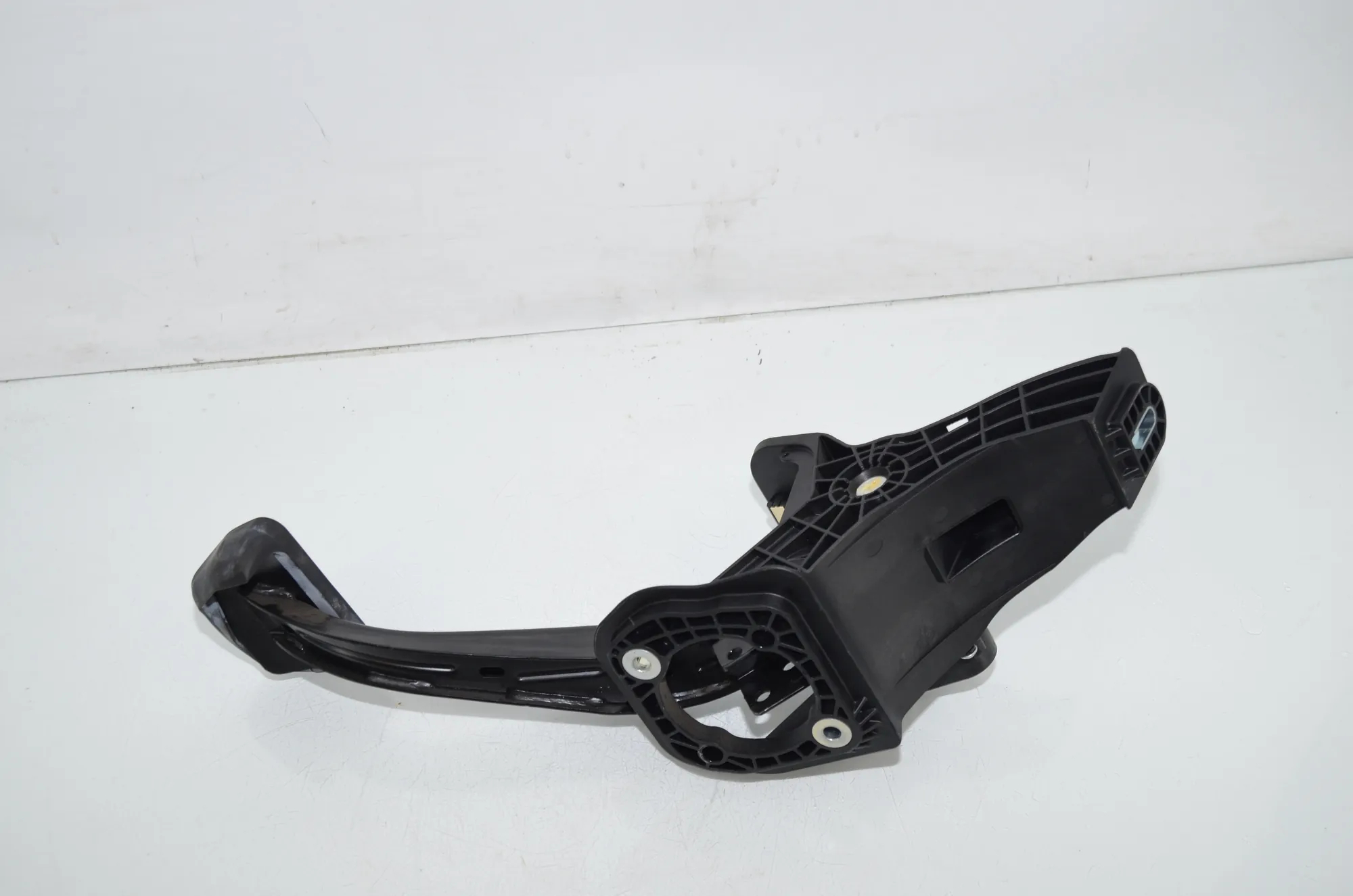 Brake Pedal – OEM 6891119 · BMW 3 Touring (G21) BMW 3 Touring (G21) 320 d Mild-Hybrid 2023 – 3
