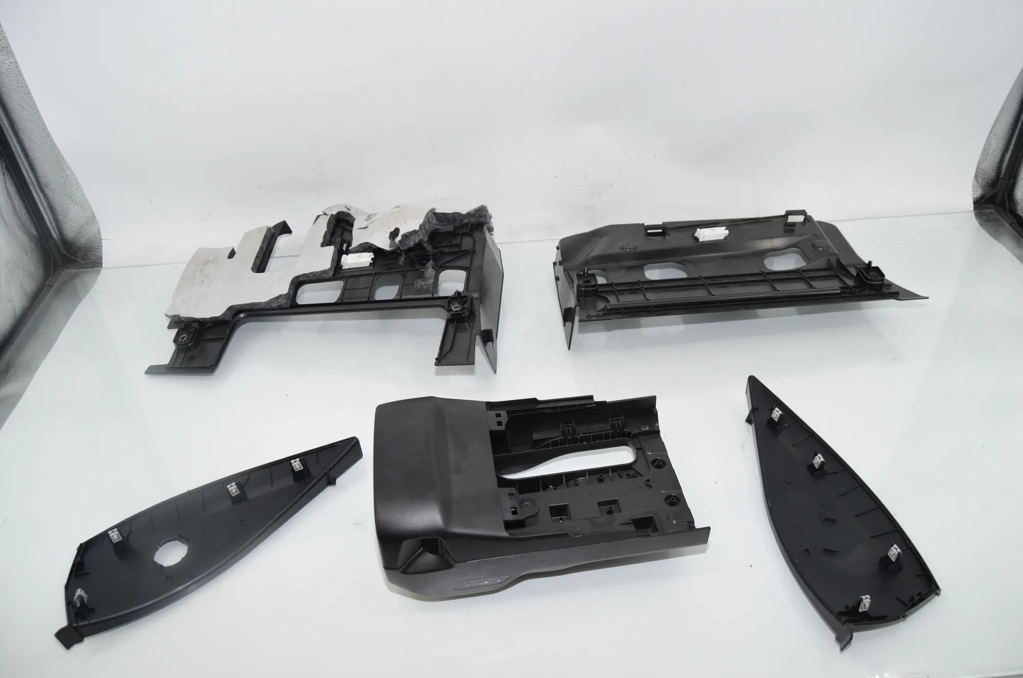 Dashboard Lower Trim – OEM 6805568 · BMW 3 Touring (G21) BMW 3 Touring (G21) 320 d Mild-Hybrid 2023 – 6