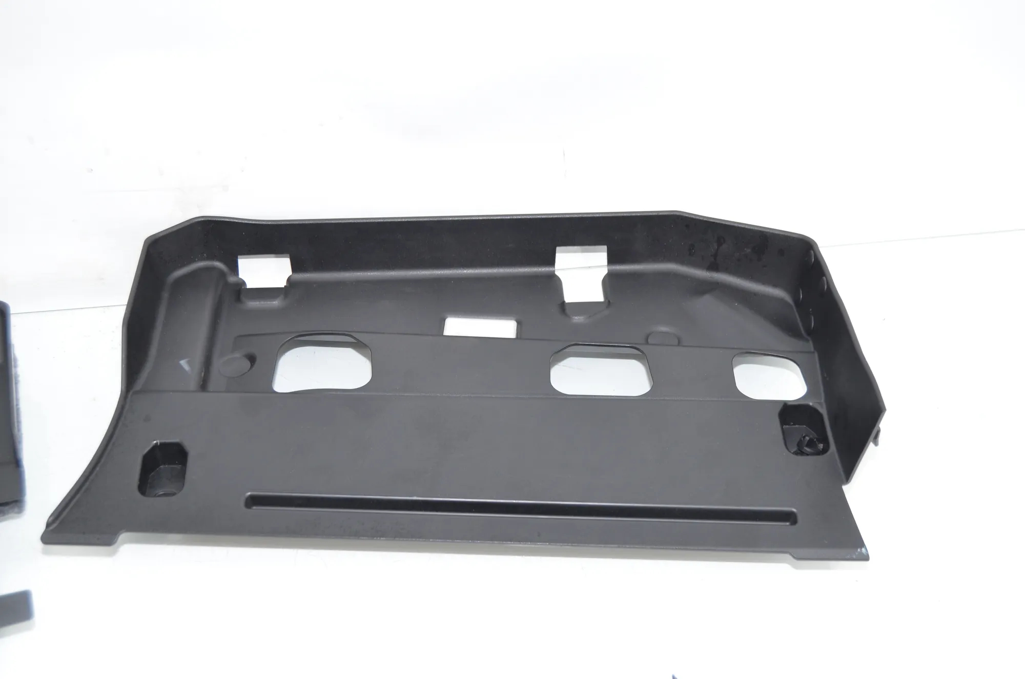 Dashboard Lower Trim – OEM 6805568 · BMW 3 Touring (G21) BMW 3 Touring (G21) 320 d Mild-Hybrid 2023 – 3