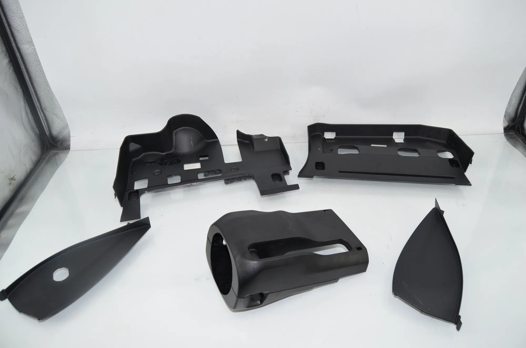 Dashboard Lower Trim – OEM 6805568 · BMW 3 Touring (G21) BMW 3 Touring (G21) 320 d Mild-Hybrid 2023