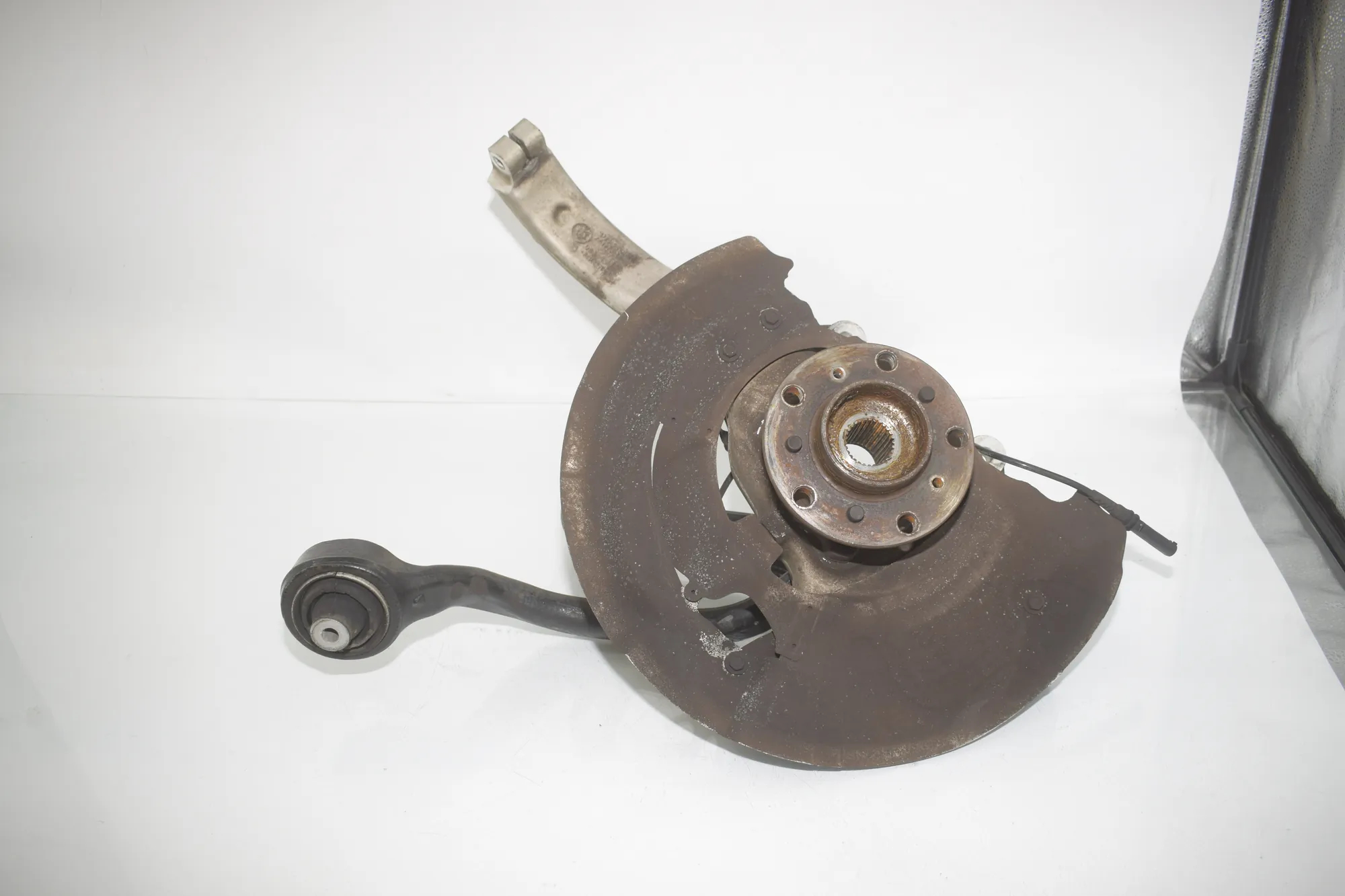 Front Left Wheel Hub – OEM 6869869 · BMW X5 (F15, F85) BMW X5 (F15, F85) M 2018 – 3