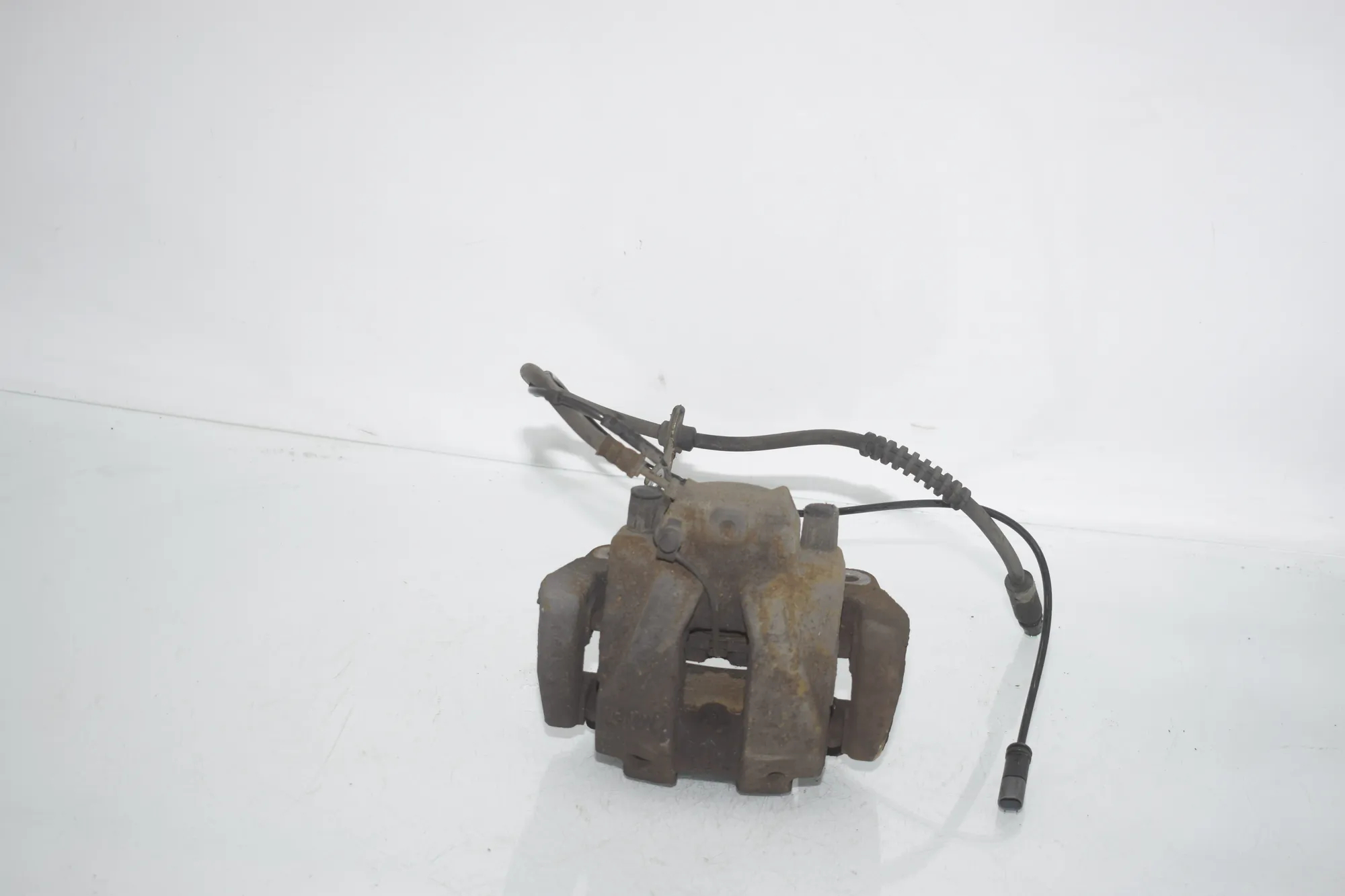Front Left Brake Caliper – OEM 6790921 · BMW X3 (F25) BMW X3 (F25) xDrive 30 d 2012