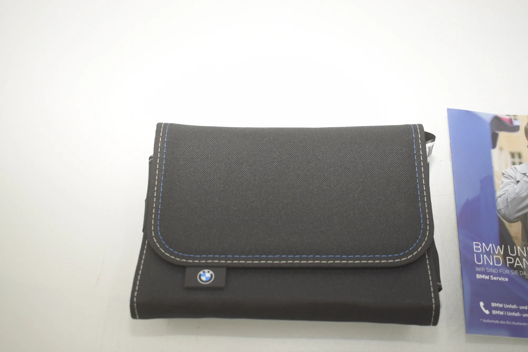 Manual Service Book – OEM 5A8A711 · BMW 3 Touring (G21) BMW 3 Touring (G21) 320 d Mild-Hybrid 2023 – 4
