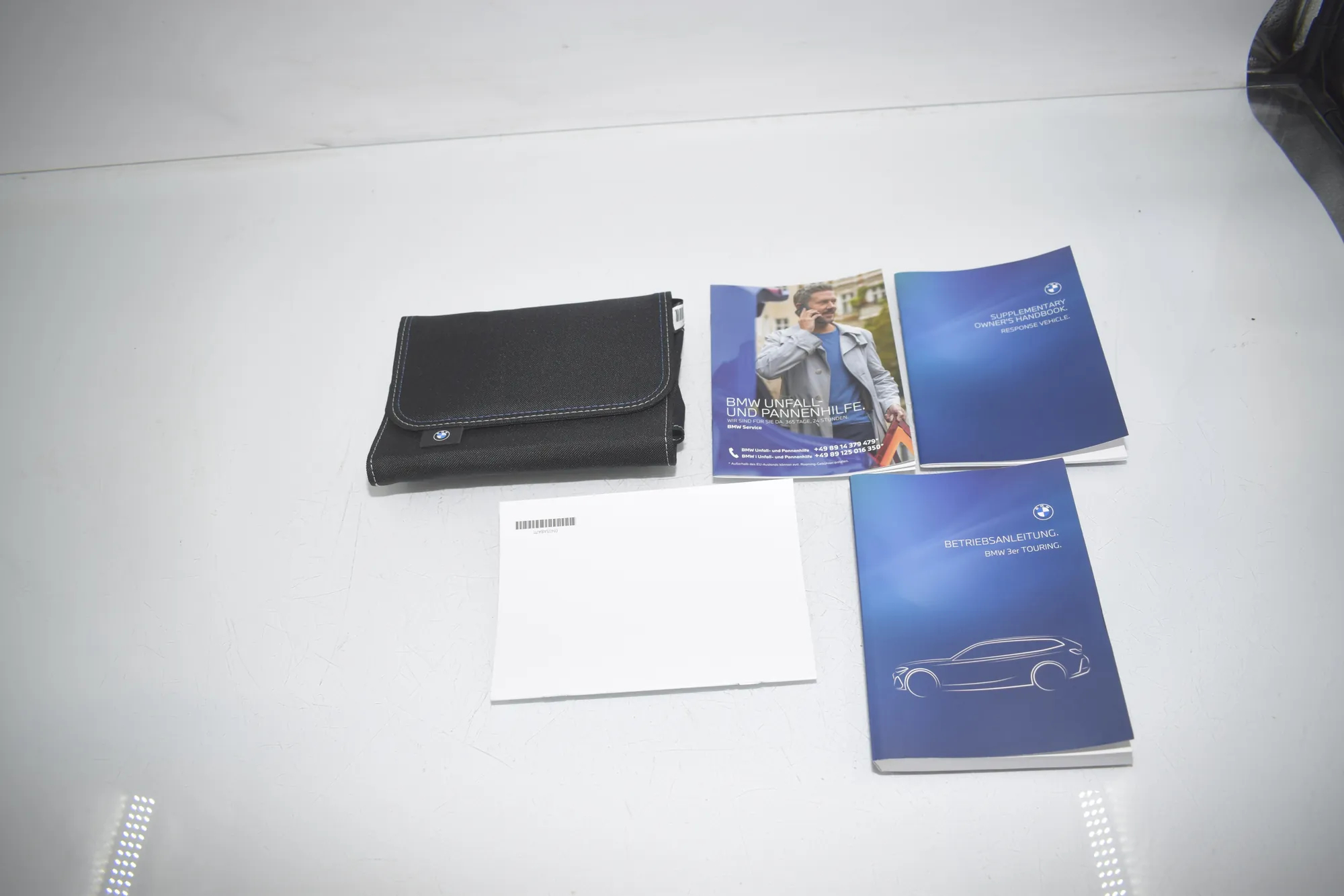 Manual Service Book – OEM 5A8A711 · BMW 3 Touring (G21) BMW 3 Touring (G21) 320 d Mild-Hybrid 2023 – 3