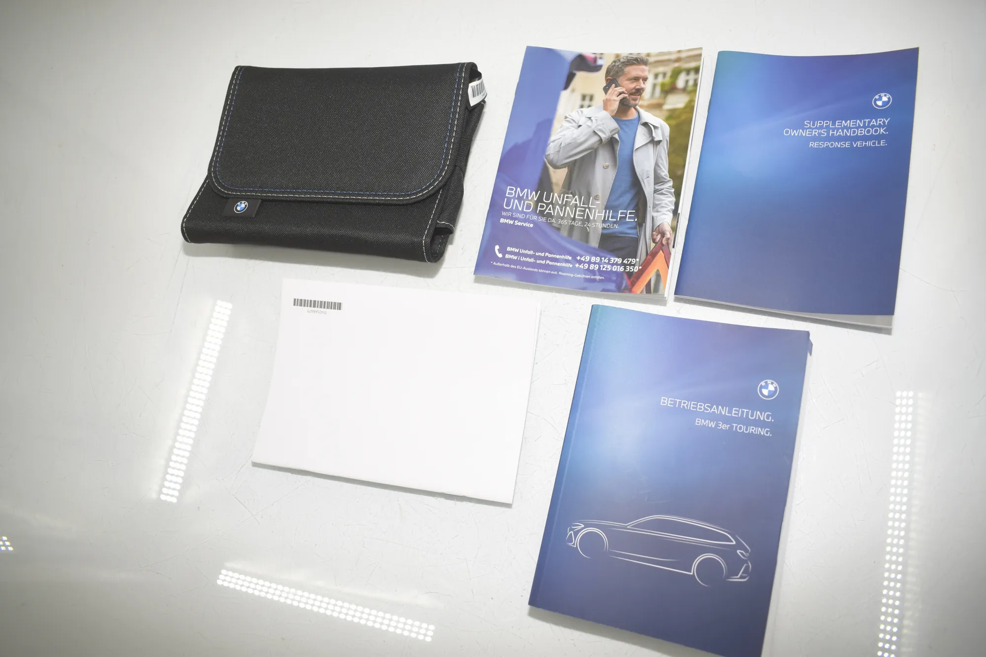 Manual Service Book – OEM 5A8A711 · BMW 3 Touring (G21) BMW 3 Touring (G21) 320 d Mild-Hybrid 2023 – 2