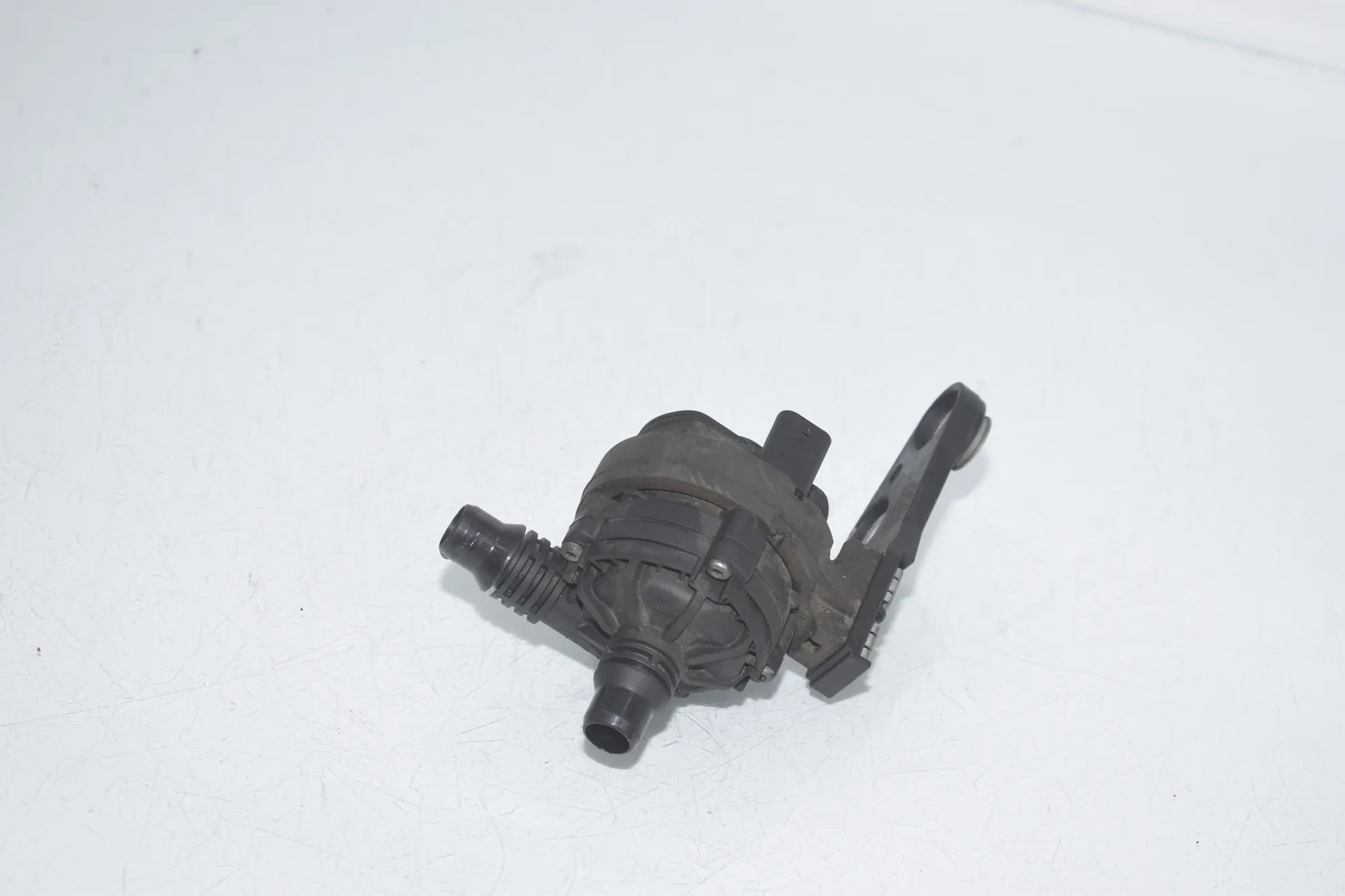 Auxiliary Water Pump – OEM 8474820 · BMW 3 Touring (G21) BMW 3 Touring (G21) 320 d Mild-Hybrid 2023 – 2