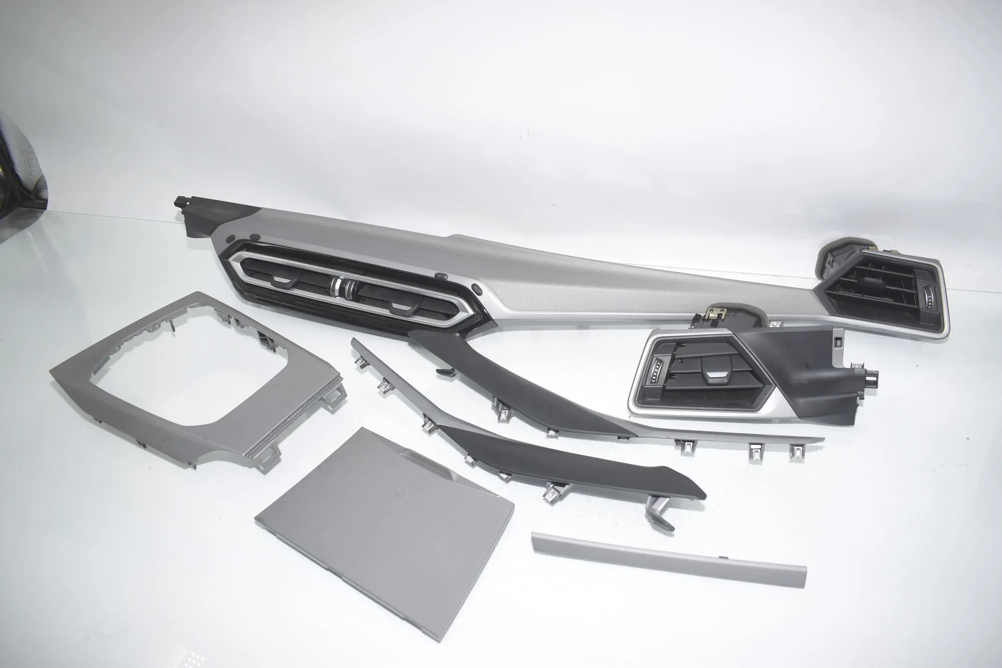 Interior Trim Strips Kit – OEM 6805796 · BMW 3 Touring (G21) BMW 3 Touring (G21) 320 d Mild-Hybrid 2023 – 2