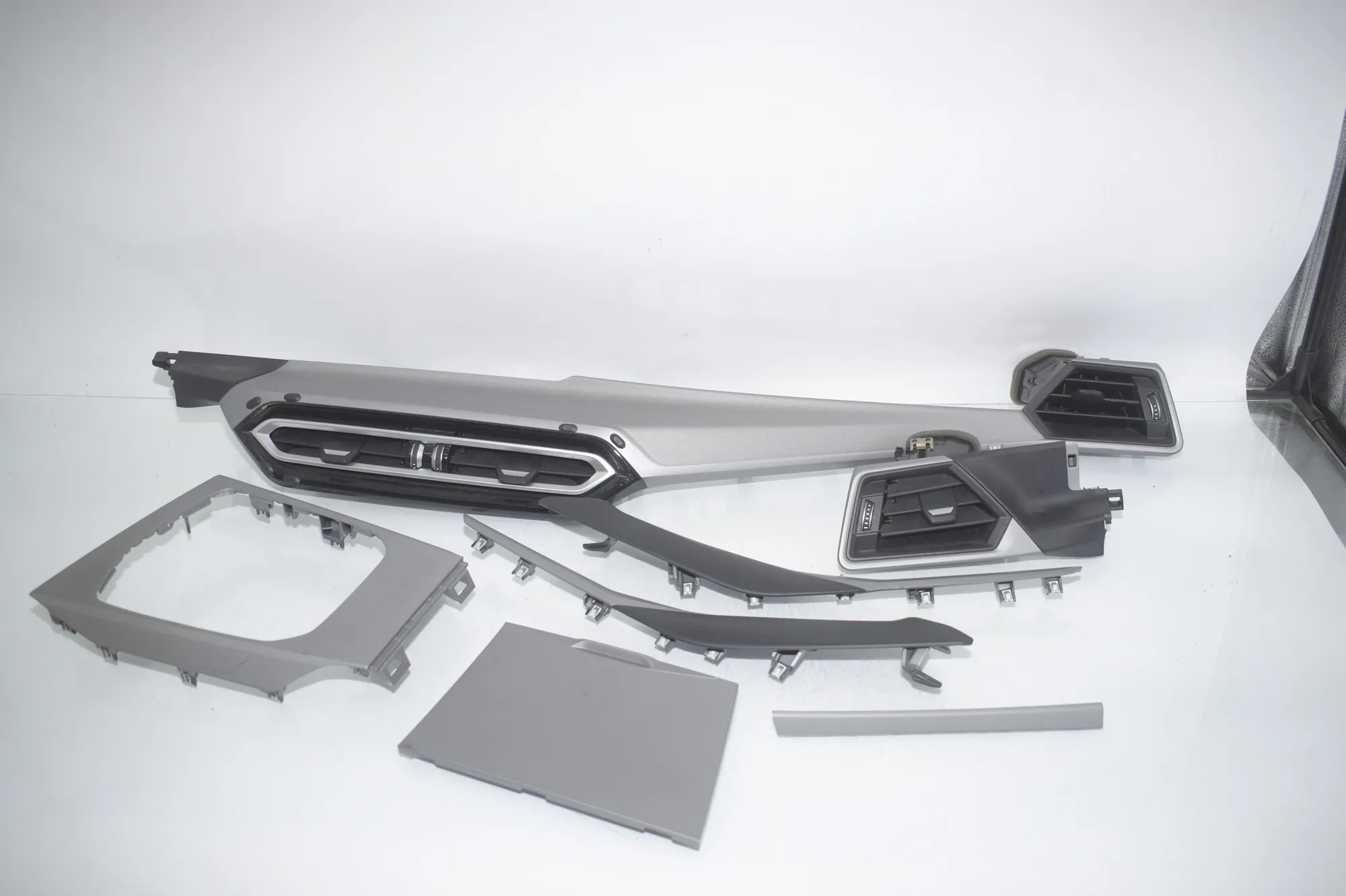 Interior Trim Strips Kit – OEM 6805796 · BMW 3 Touring (G21) BMW 3 Touring (G21) 320 d Mild-Hybrid 2023