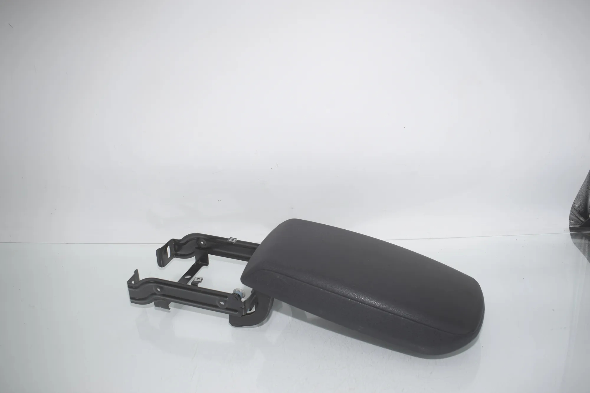 Armrest – OEM 9204247 · BMW X3 (F25) BMW X3 (F25) xDrive 30 d 2012