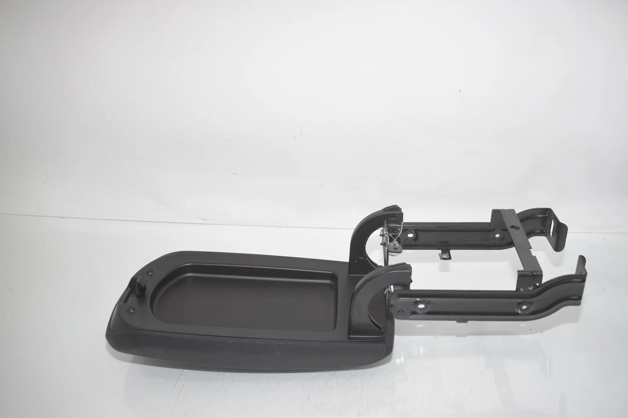 Armrest – OEM 9204247 · BMW X3 (F25) BMW X3 (F25) xDrive 30 d 2012 – 4