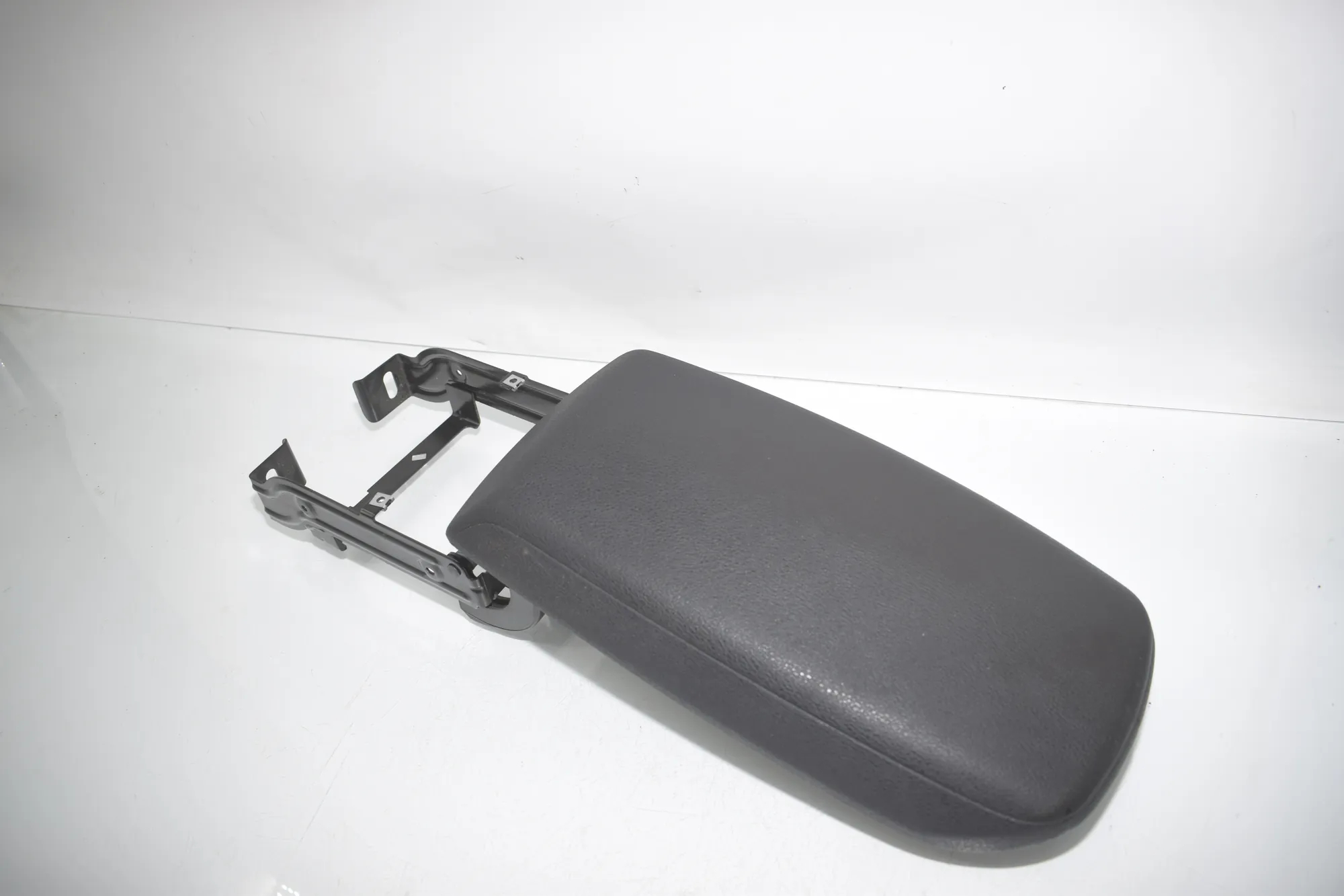 Armrest – OEM 9204247 · BMW X3 (F25) BMW X3 (F25) xDrive 30 d 2012 – 2