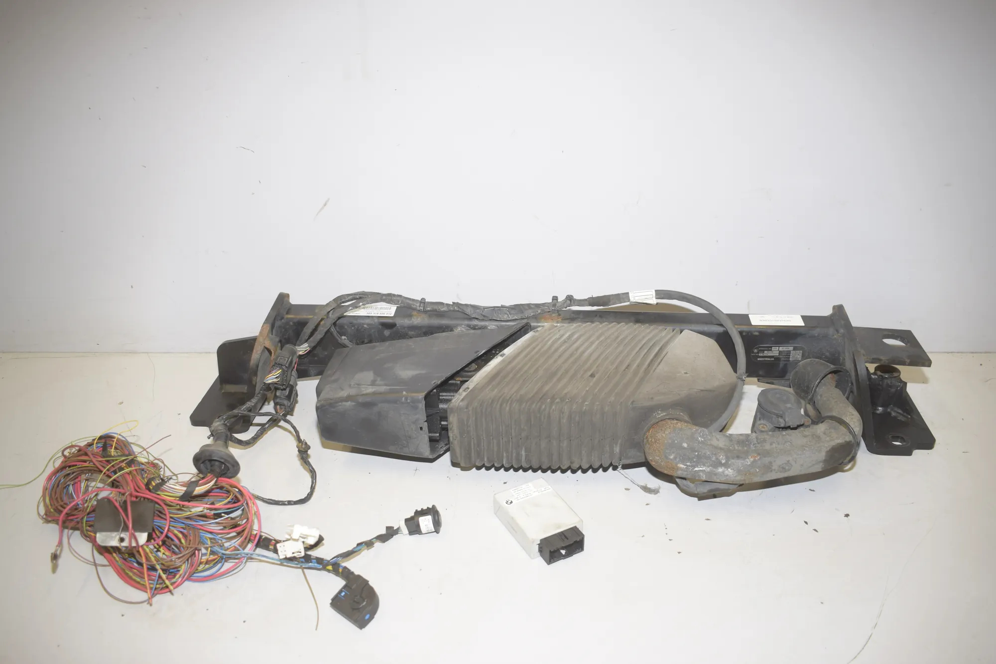 Towbar Kit – OEM 6875542 · BMW X3 (F25) BMW X3 (F25) xDrive 30 d 2012 – 3