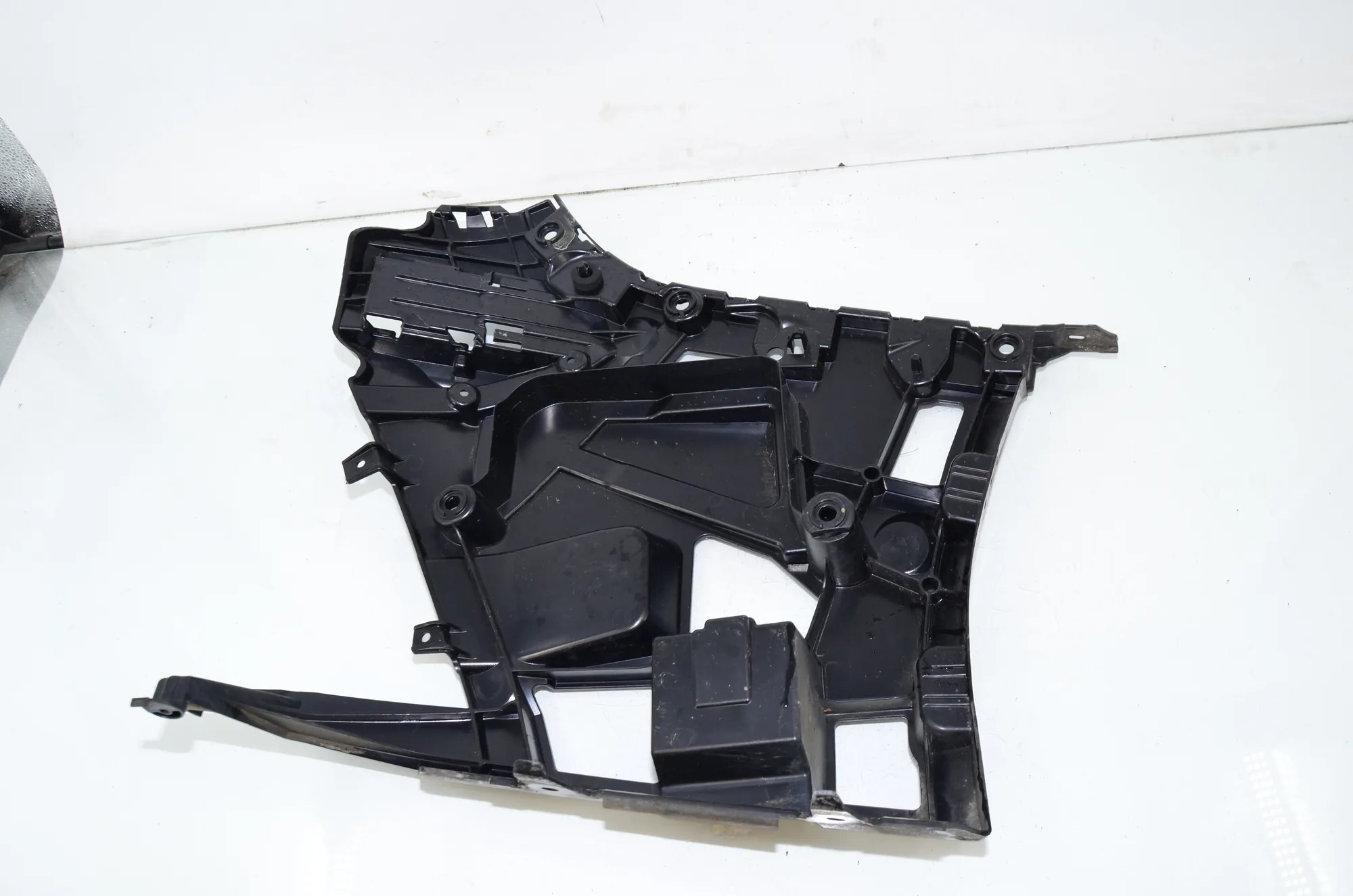 Rear Left Bumper Bracket – OEM 5A1CC65 · BMW 3 Touring (G21) (2019 - -) 320 d Mild-Hybrid 2024 – 3