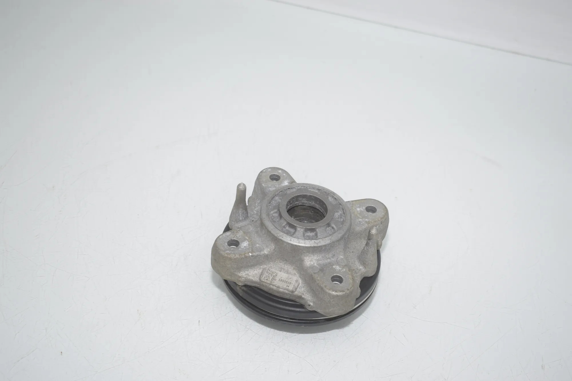 Front Left Shock Absorber Bracket – OEM 6890656 · BMW 3 Touring (G21) BMW 3 Touring (G21) 320 i 2023 – 2