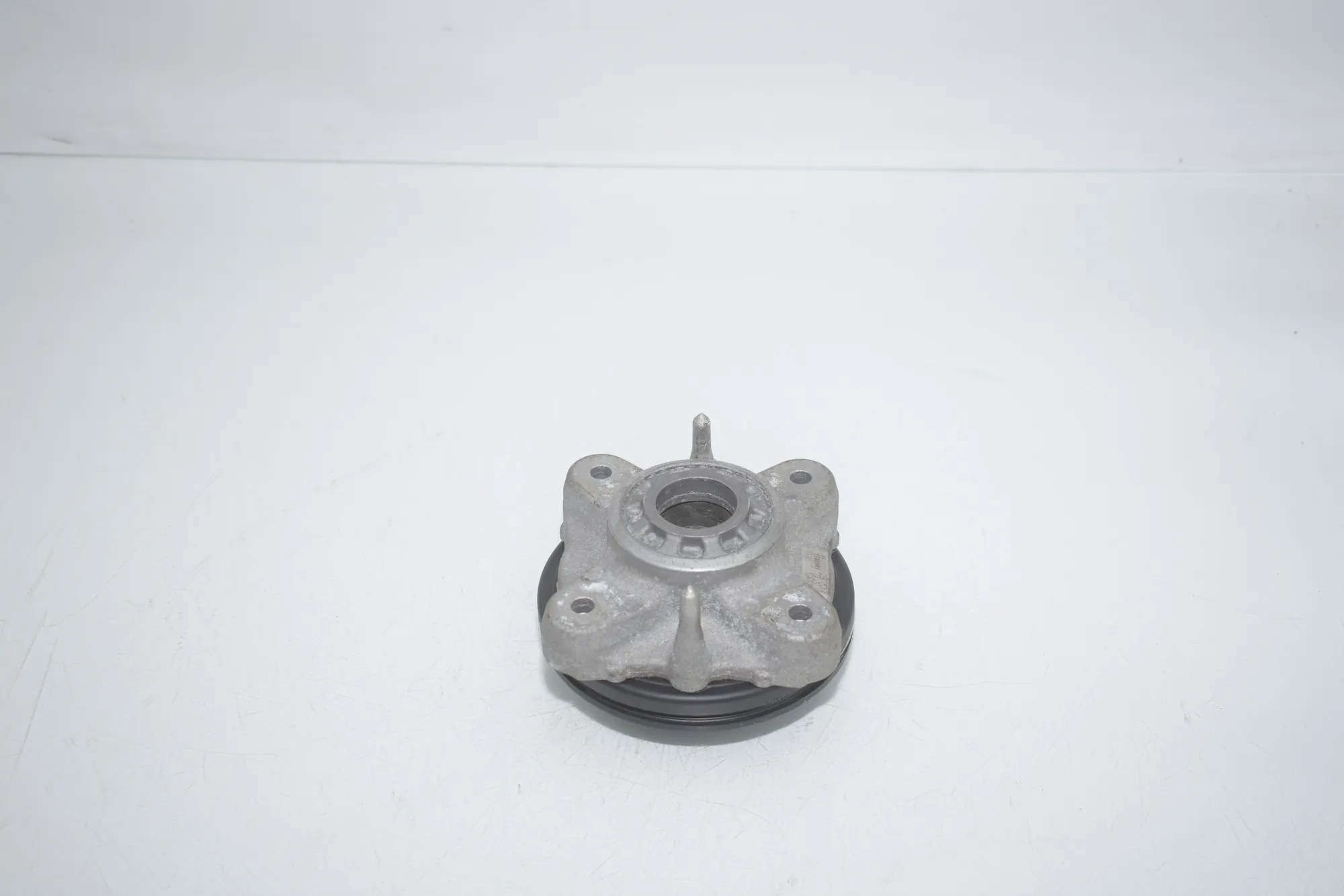 Front Left Shock Absorber Bracket – OEM 6890656 · BMW 3 Touring (G21) BMW 3 Touring (G21) 320 i 2023