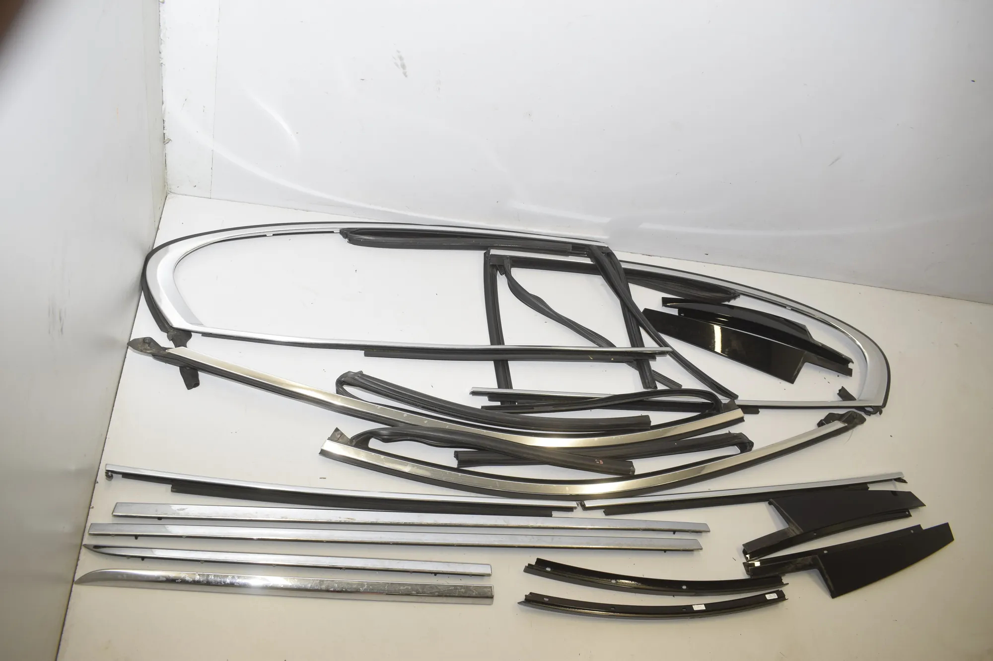 Exterior Trim Kit – OEM 7369883 · BMW 7 (G11, G12) 750 d, Ld xDrive 2016 – 4
